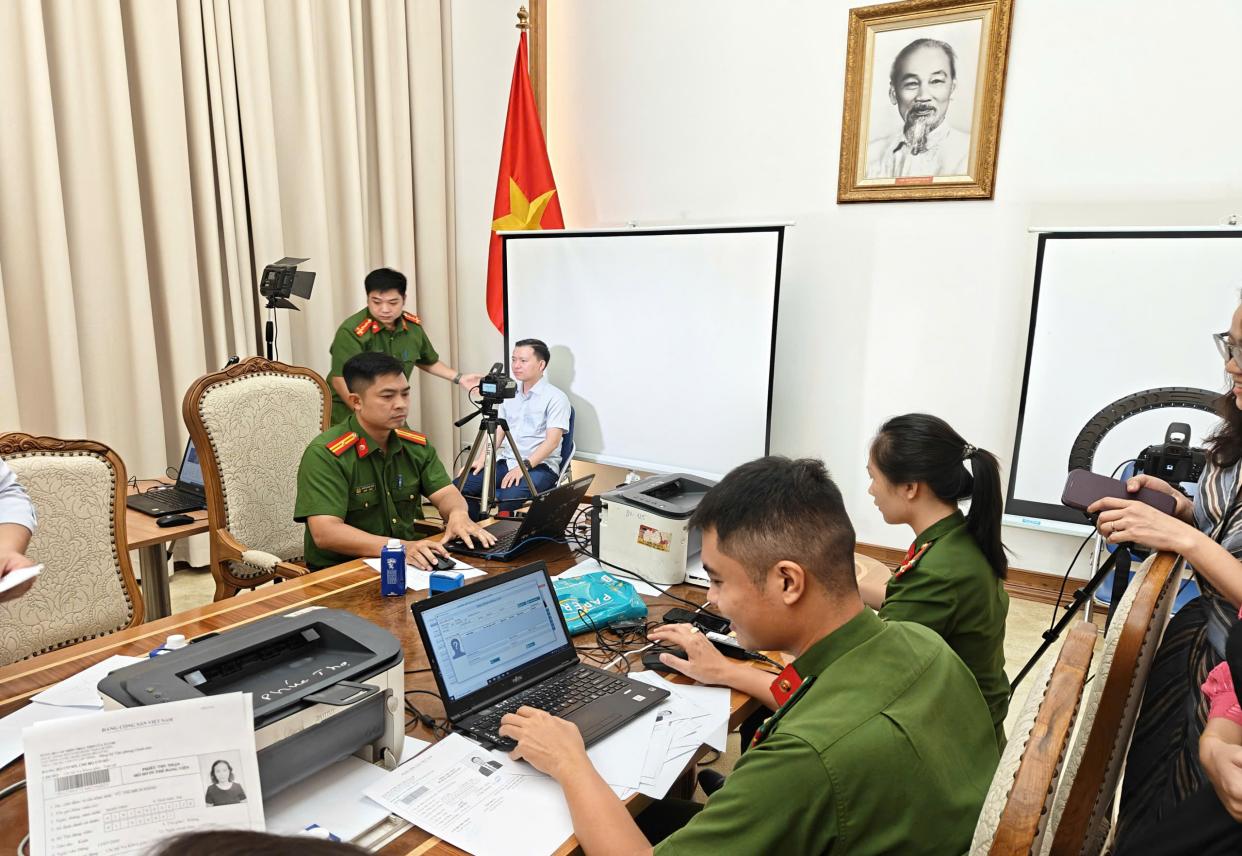 Ảnh cấp thẻ Đảng 2