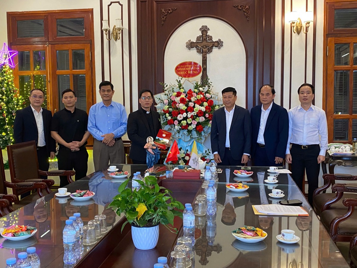 Lãnh đạo Ủy ban MTTQ Việt Nam thành phố Hà Nội chúc mừng Giáng sinh Giáo xứ Bằng Sở- Ảnh 4.