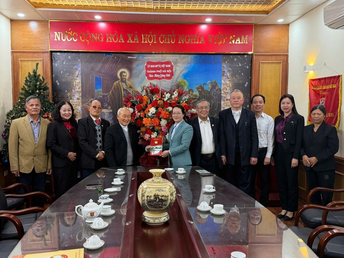 Lãnh đạo Ủy ban MTTQ Việt Nam thành phố Hà Nội chúc mừng Giáng sinh Giáo xứ Bằng Sở- Ảnh 8.