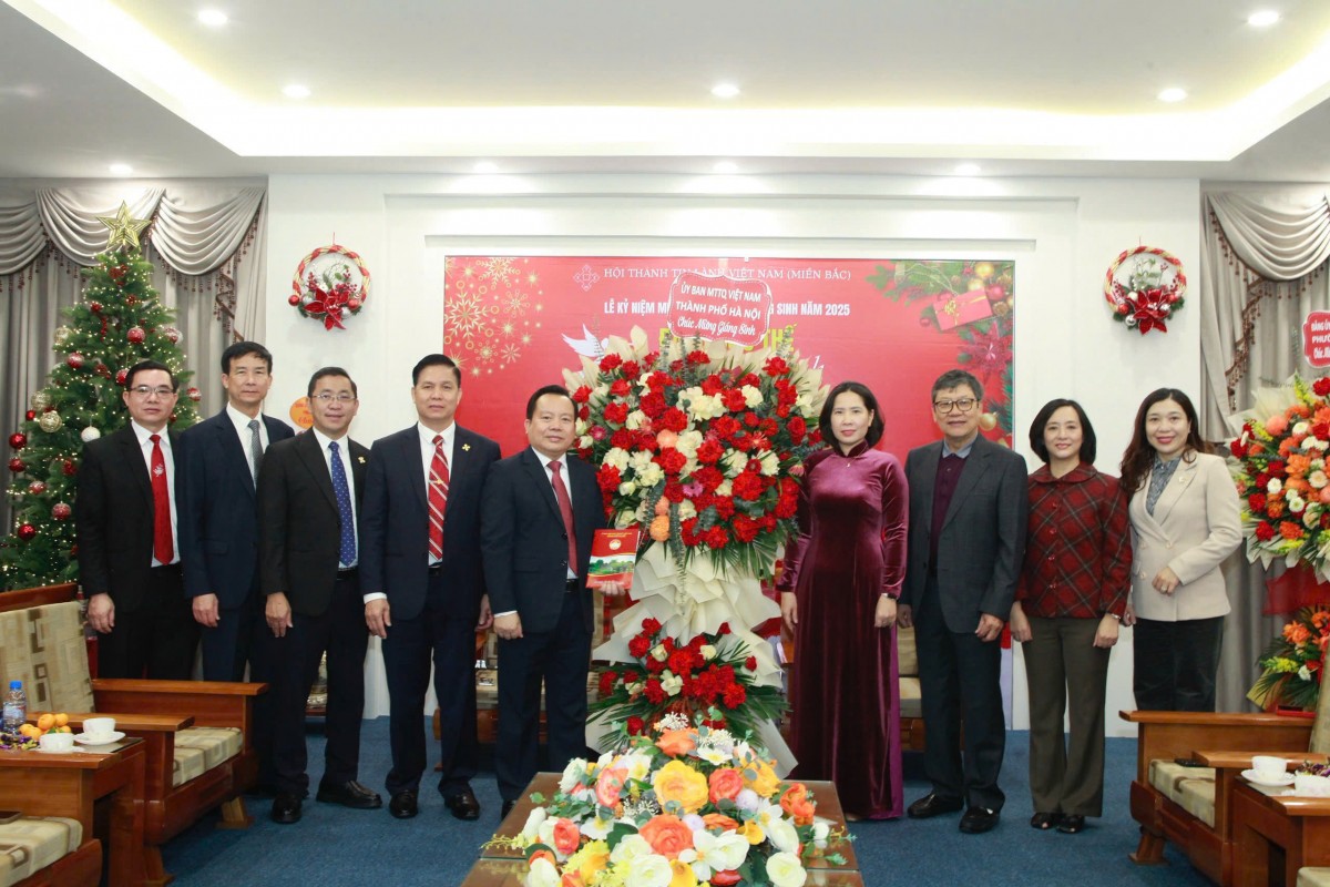 Lãnh đạo Ủy ban MTTQ Việt Nam thành phố Hà Nội chúc mừng Giáng sinh Giáo xứ Bằng Sở- Ảnh 6.