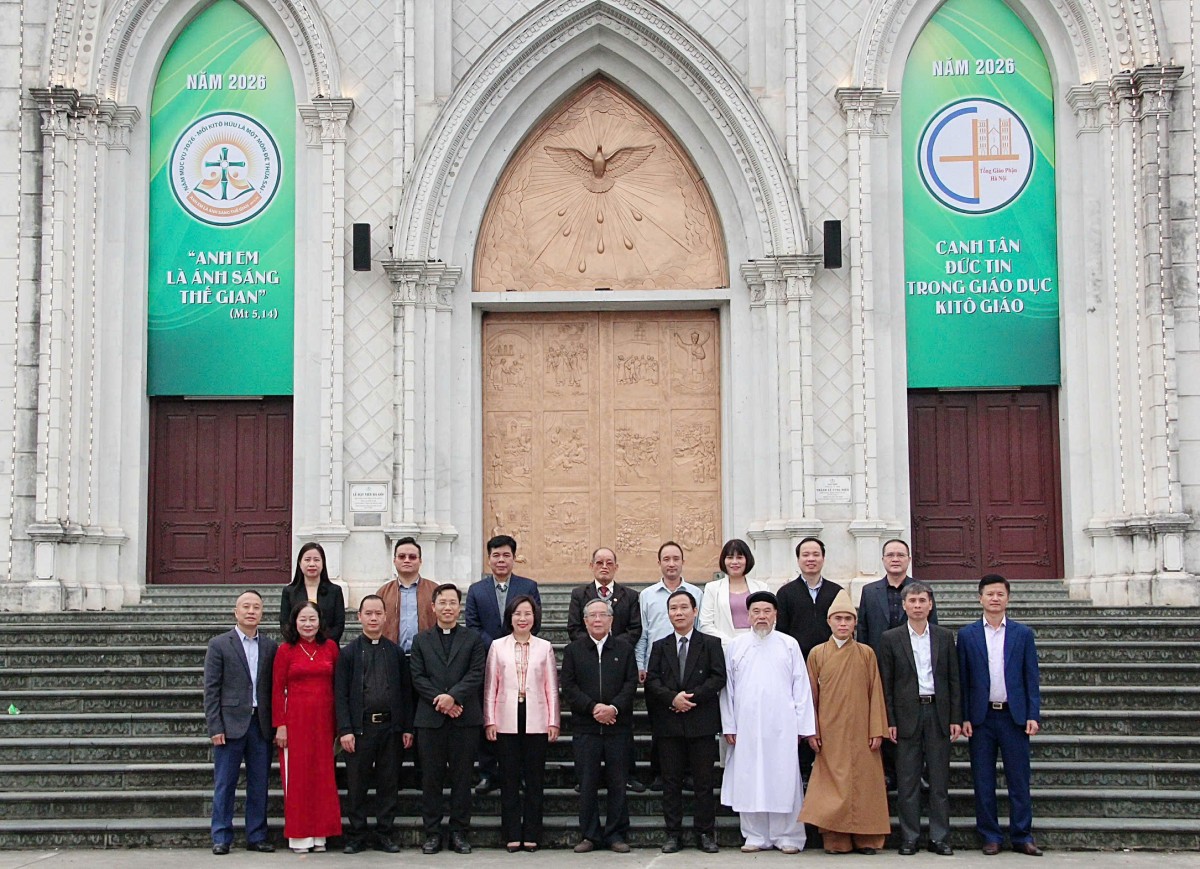Lãnh đạo Ủy ban MTTQ Việt Nam thành phố Hà Nội chúc mừng Giáng sinh Giáo xứ Bằng Sở- Ảnh 3.