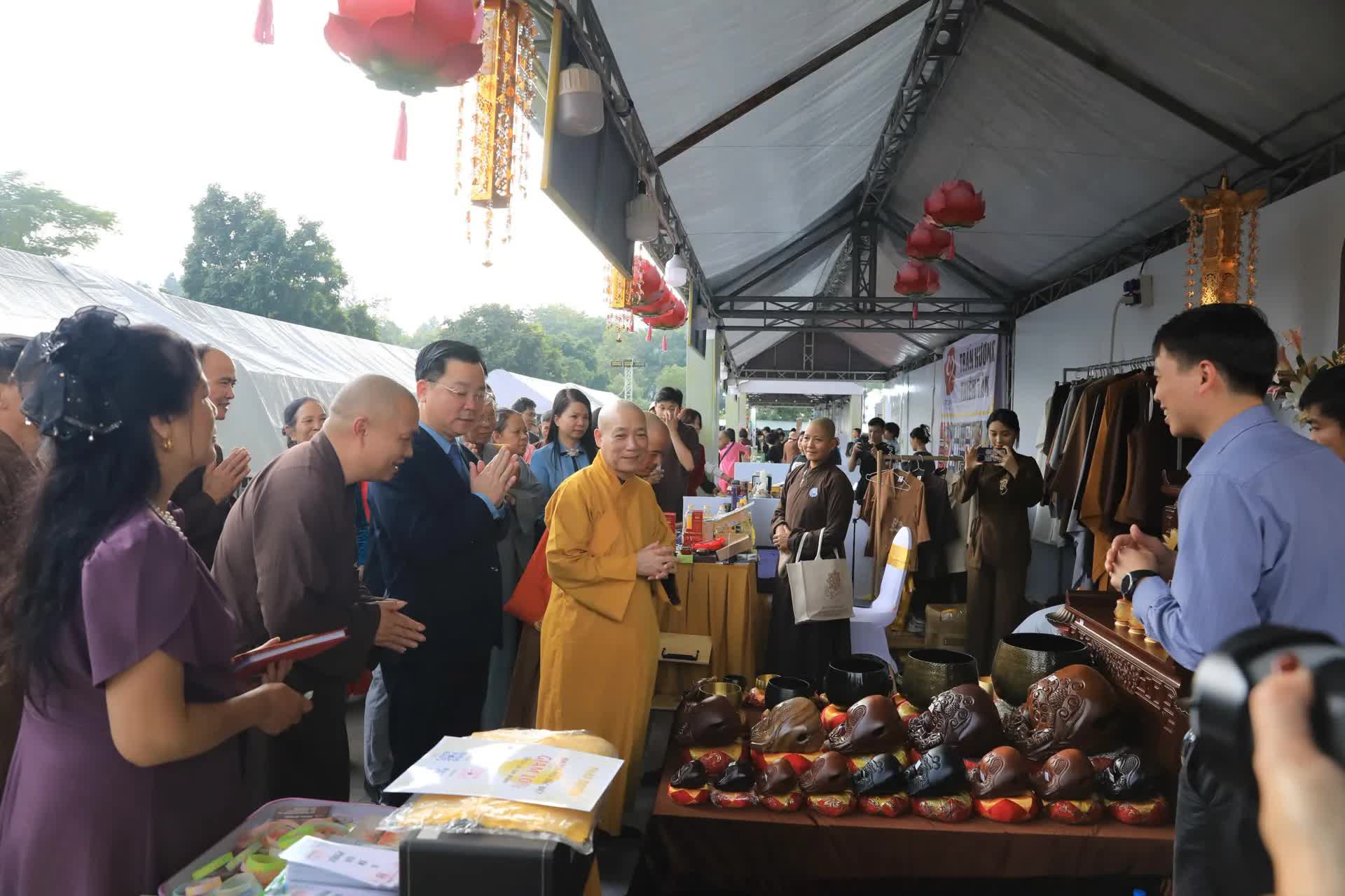 Khai mạc chuỗi hoạt động “Phật giáo đồng hành xây dựng và phát triển Thủ đô văn minh, hiện đại, hạnh phúc”- Ảnh 4.