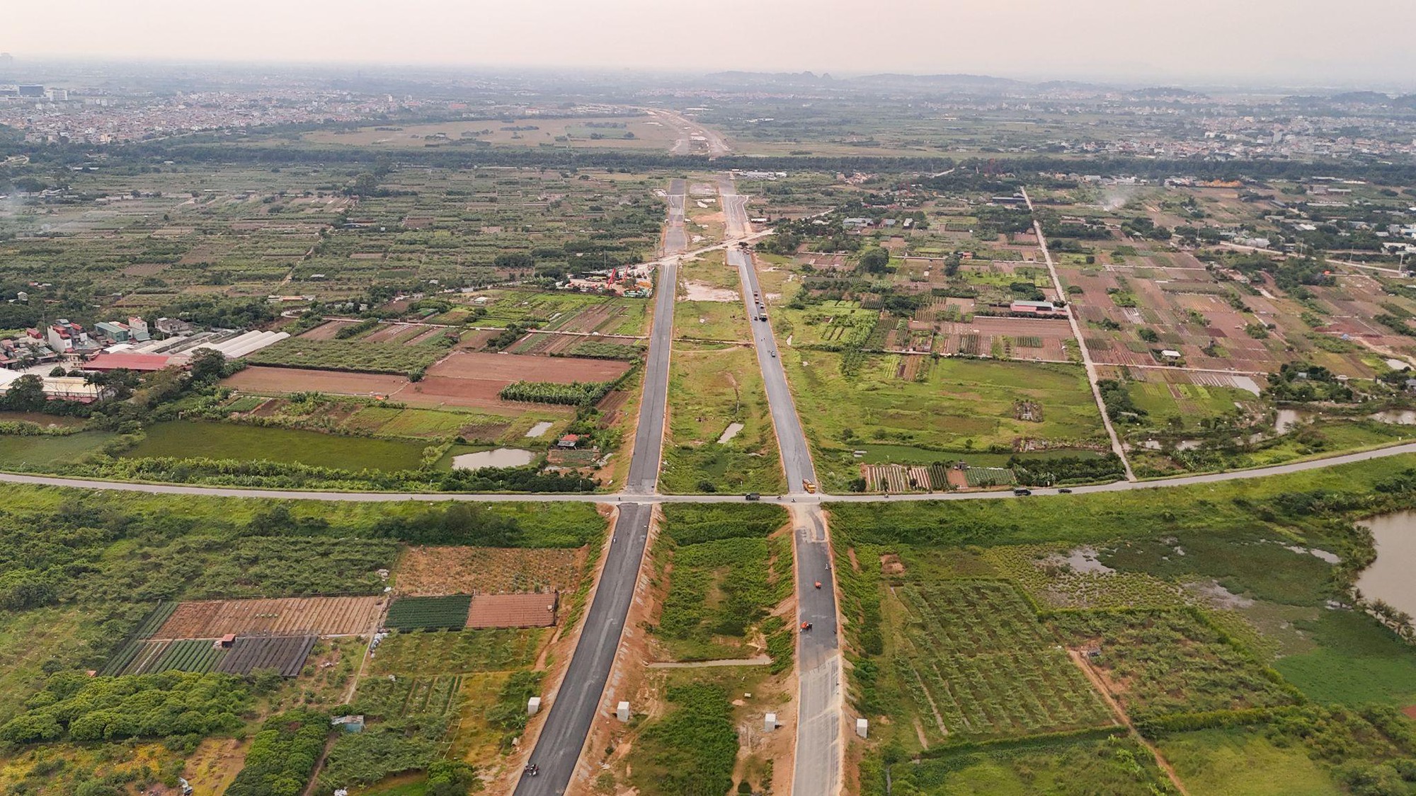 "Đếm ngược ngày về đích" trên công trường dự án Vành đai 4 - Vùng Thủ đô- Ảnh 3.