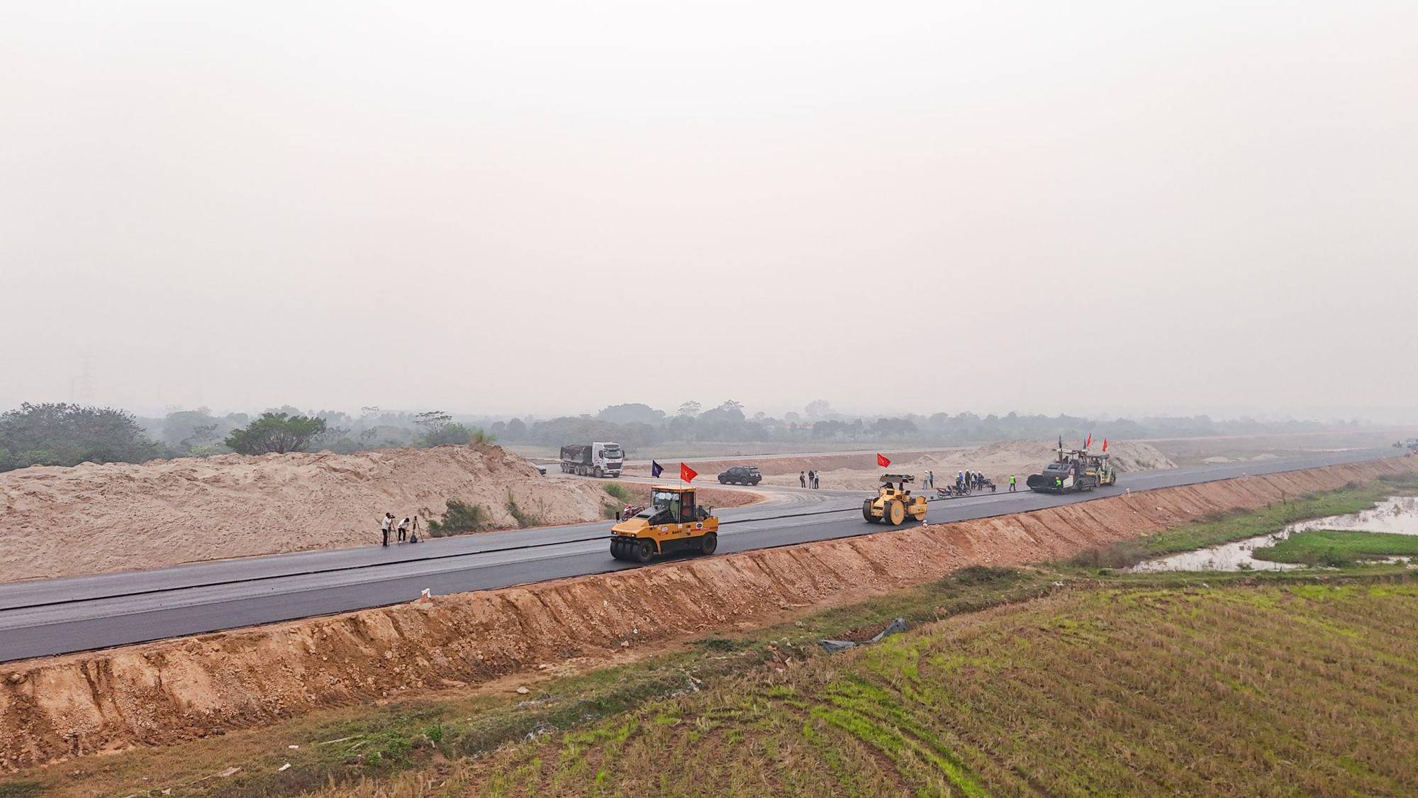 "Đếm ngược ngày về đích" trên công trường dự án Vành đai 4 - Vùng Thủ đô- Ảnh 6.