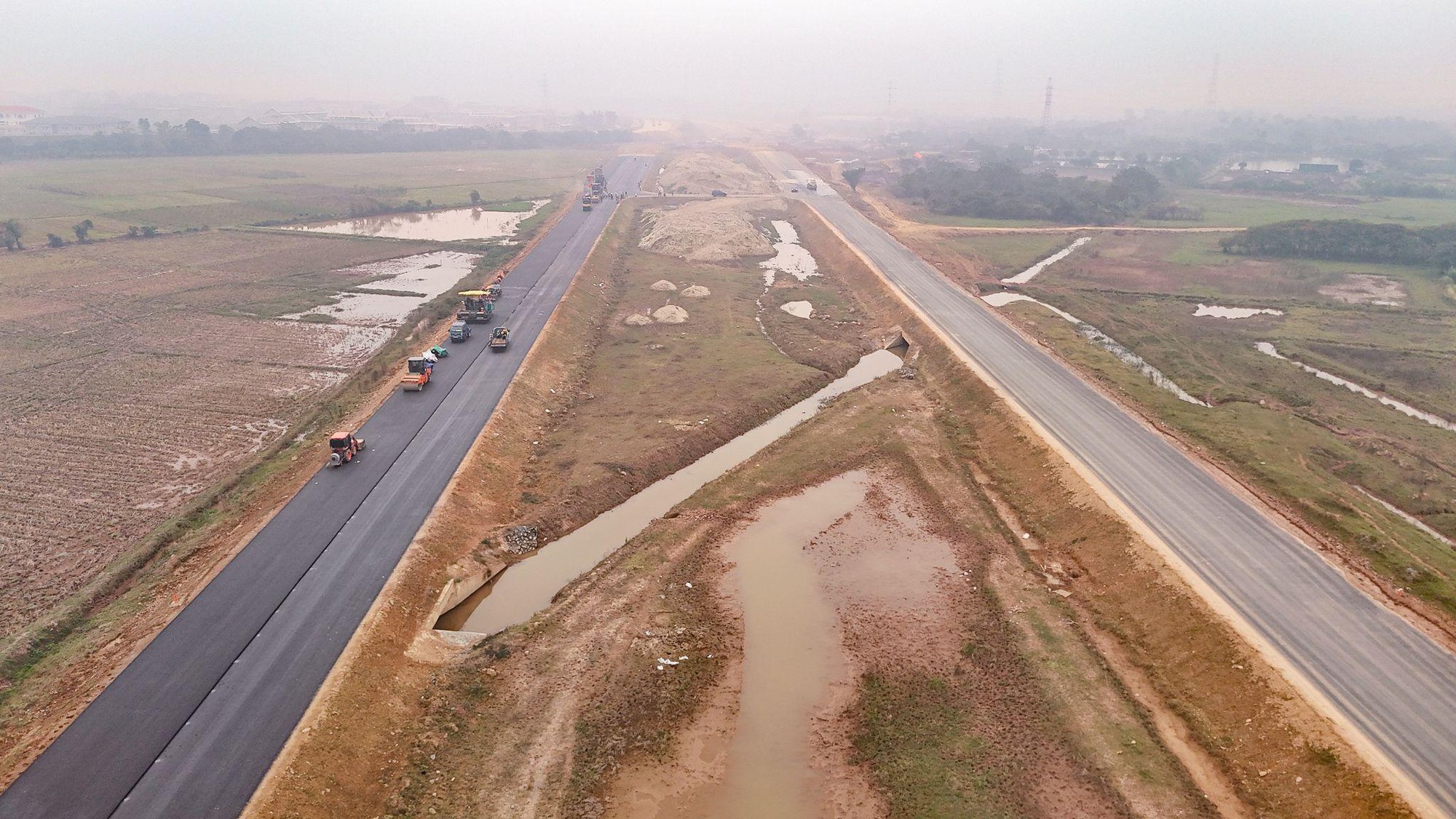 "Đếm ngược ngày về đích" trên công trường dự án Vành đai 4 - Vùng Thủ đô- Ảnh 9.
