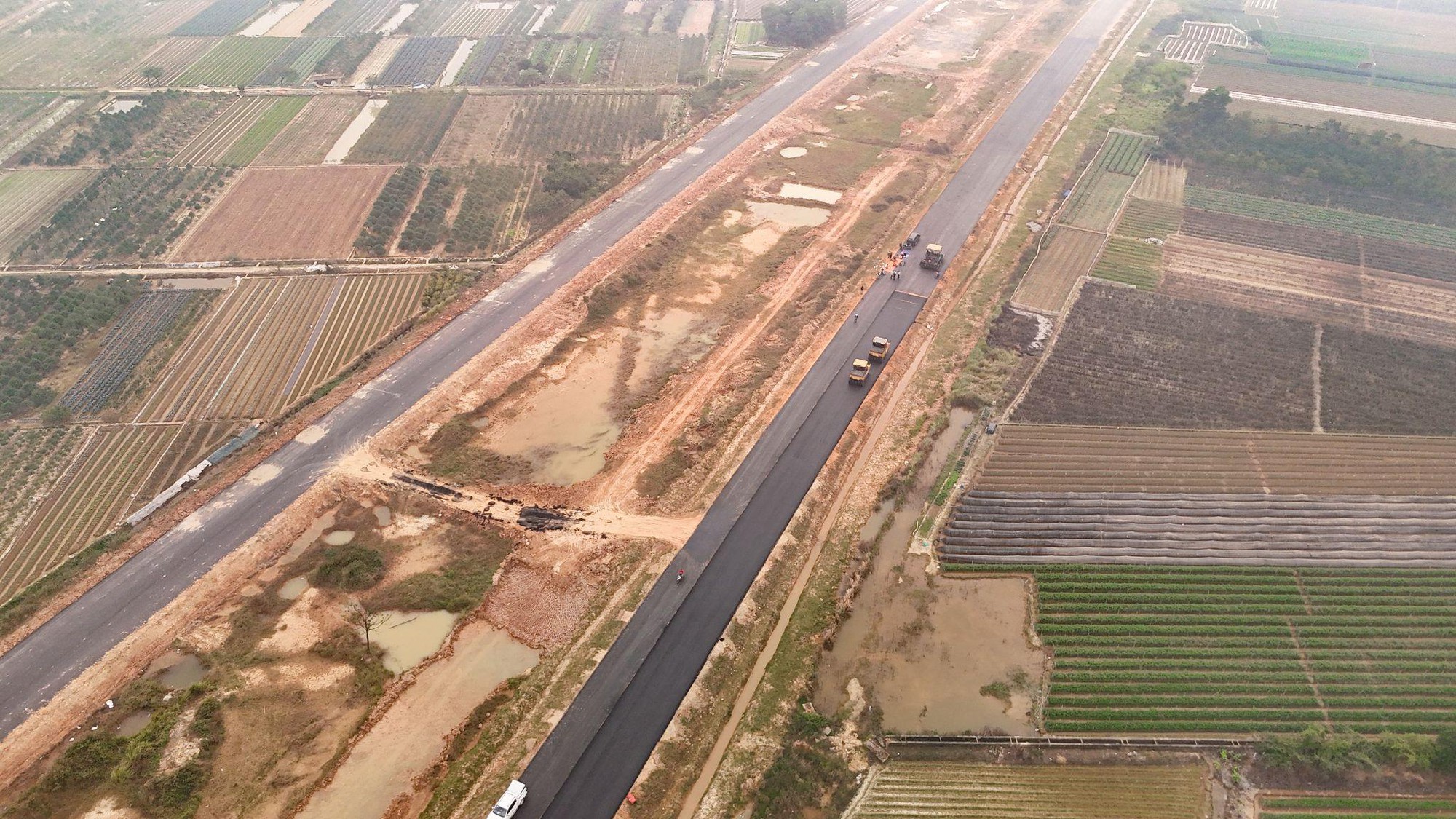 "Đếm ngược ngày về đích" trên công trường dự án Vành đai 4 - Vùng Thủ đô- Ảnh 15.