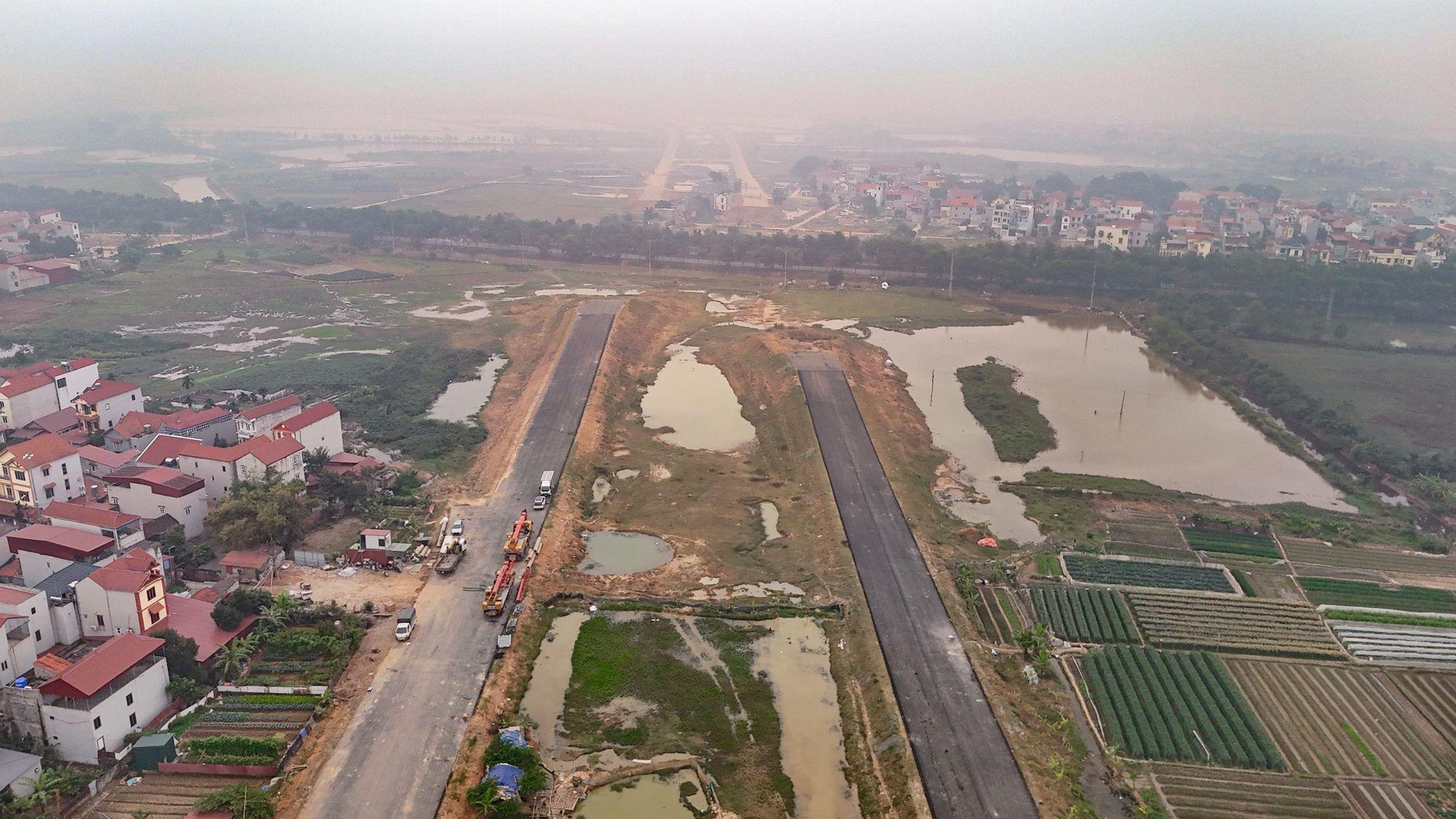 "Đếm ngược ngày về đích" trên công trường dự án Vành đai 4 - Vùng Thủ đô- Ảnh 18.