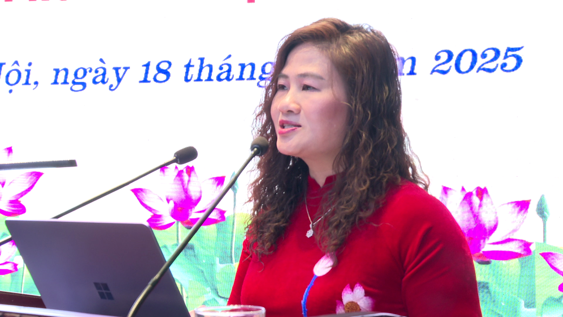 Trao tặng Tượng chân dung Chủ tịch Hồ Chí Minh cho các xã, phường Thành phố- Ảnh 2.