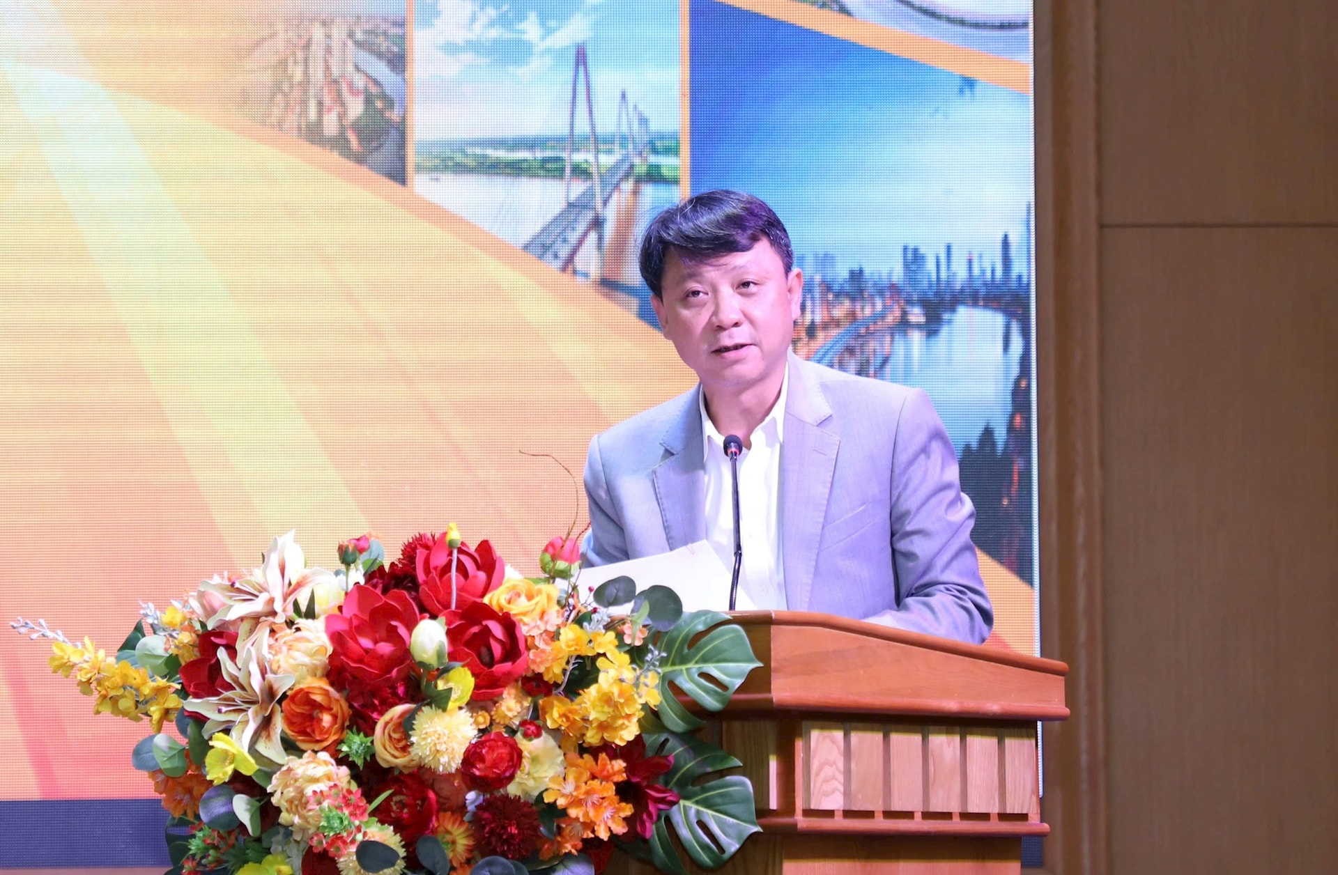 Hội thảo khoa học Thủ đô Hà Nội trong kỷ nguyên phát triển mới- Ảnh 5.