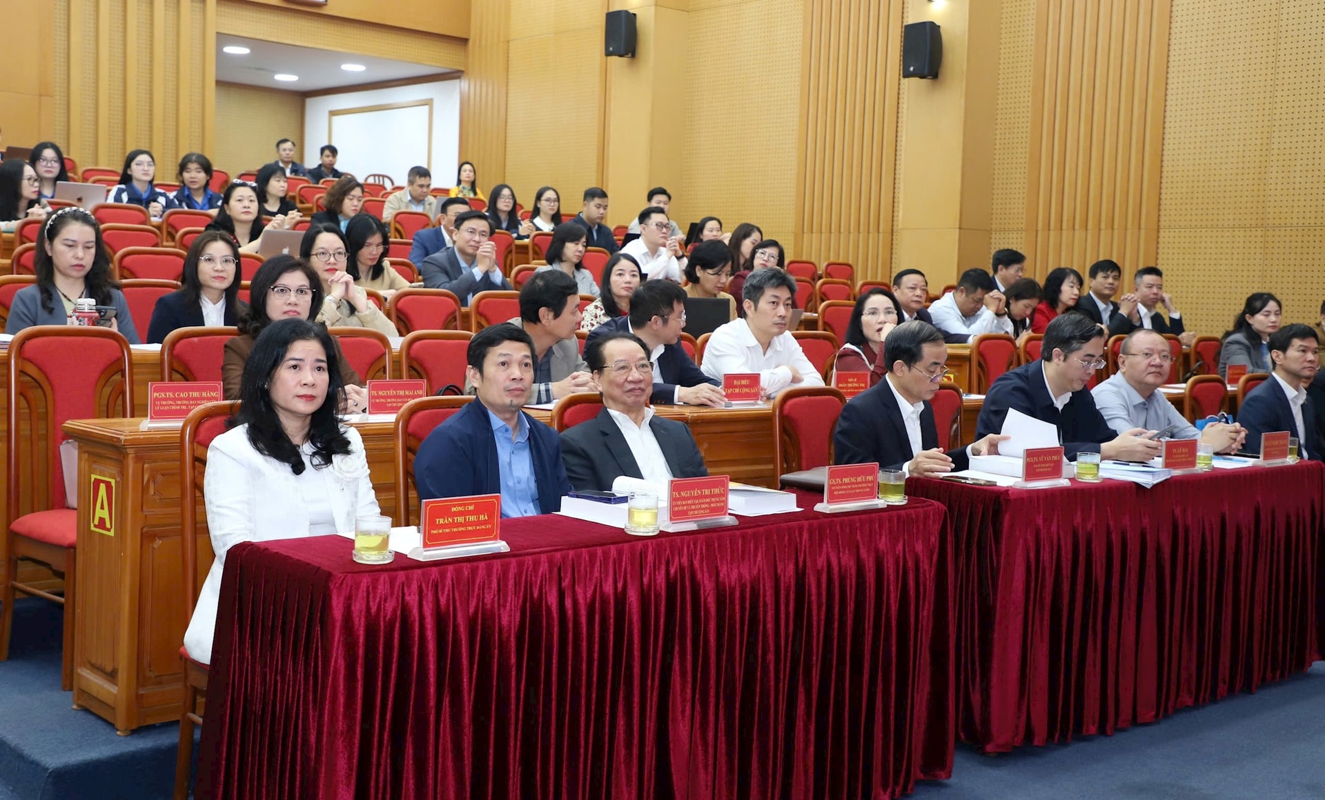 Hội thảo khoa học Thủ đô Hà Nội trong kỷ nguyên phát triển mới- Ảnh 2.