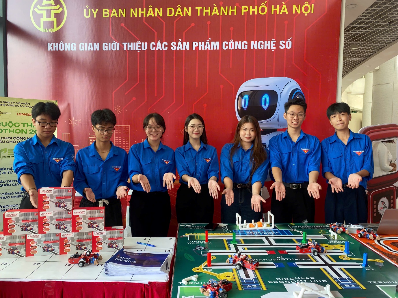 Thanh niên xã Đông Anh - Lực lượng nòng cốt trong công cuộc chuyển đổi số tại địa phương- Ảnh 1.