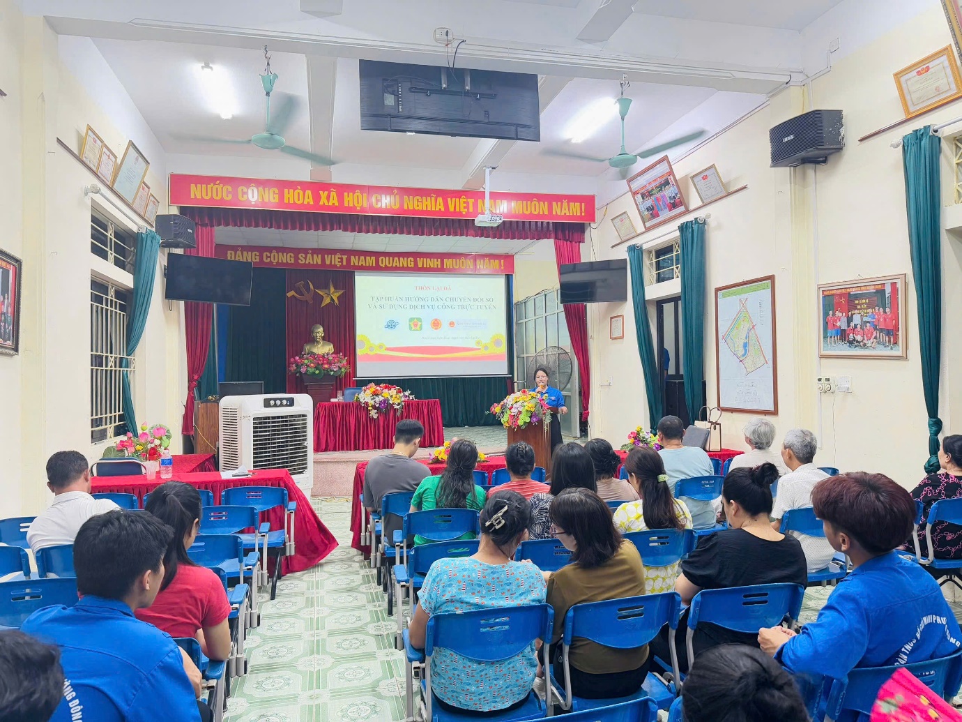 Thanh niên xã Đông Anh - Lực lượng nòng cốt trong công cuộc chuyển đổi số tại địa phương- Ảnh 2.