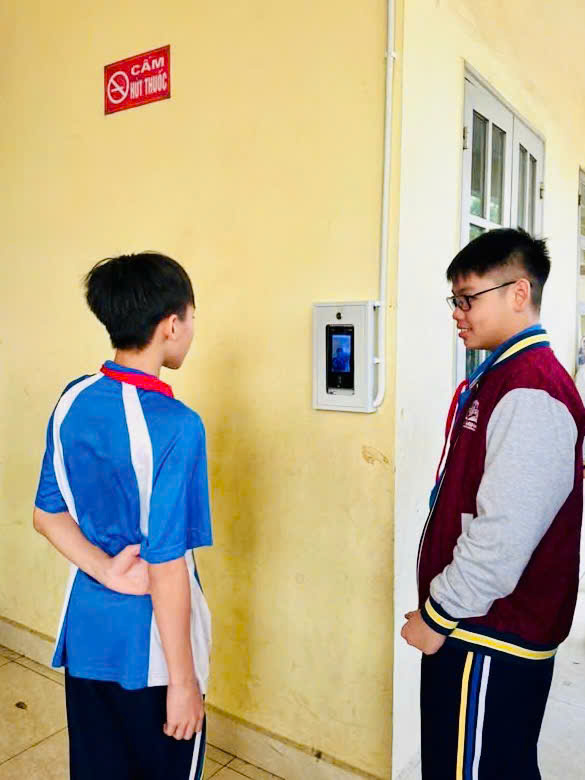 Trường THCS Phú Minh, xã Nội Bài tiên phong ứng dụng AI trong điểm danh, hướng tới xây dựng nhà trường số- Ảnh 1.