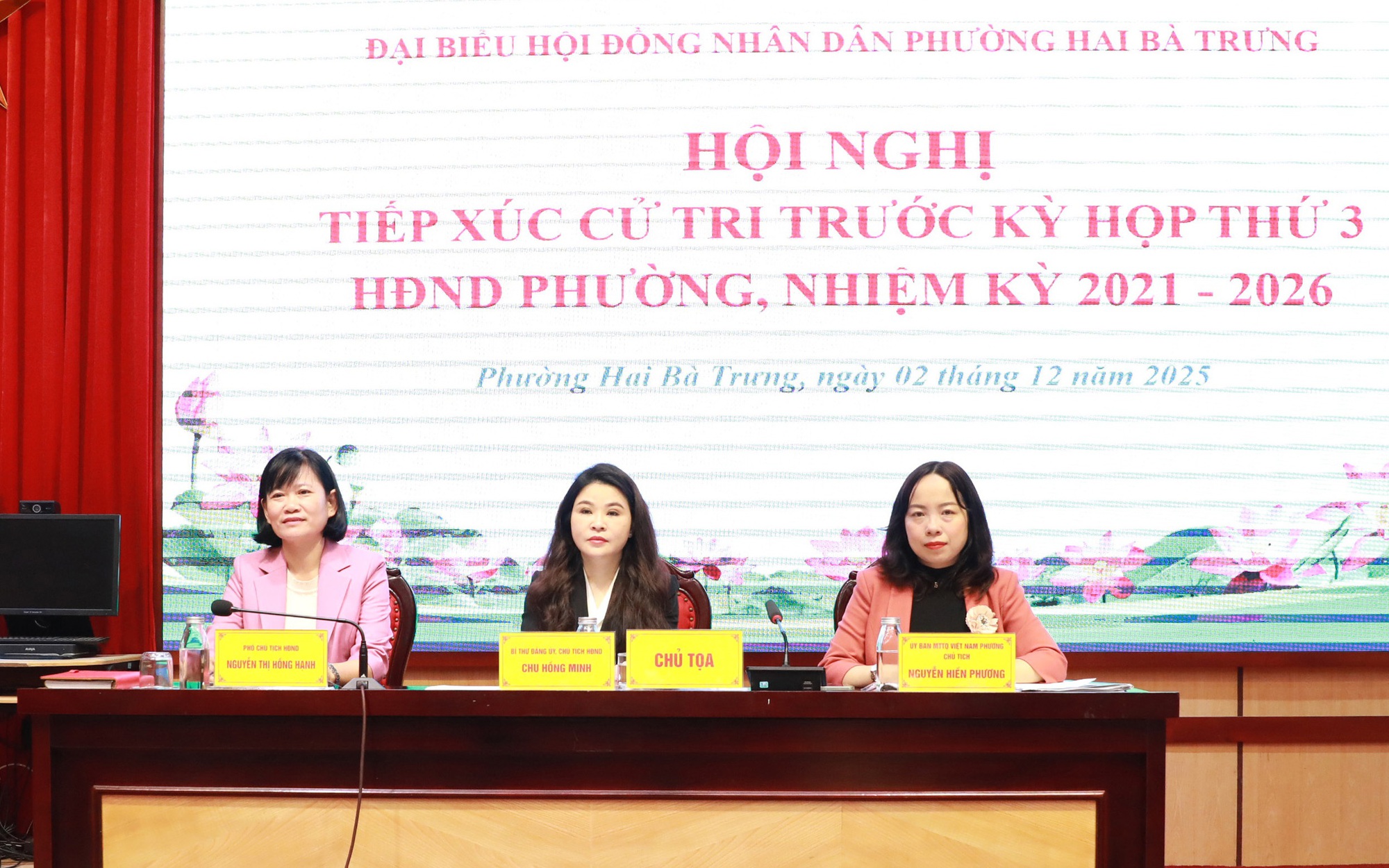 Hai Ba Trung ward leaders chaired the meeting with voters Lãnh đạo phường Hai Bà Trưng chủ trì Hội nghị tiếp xúc cử tri