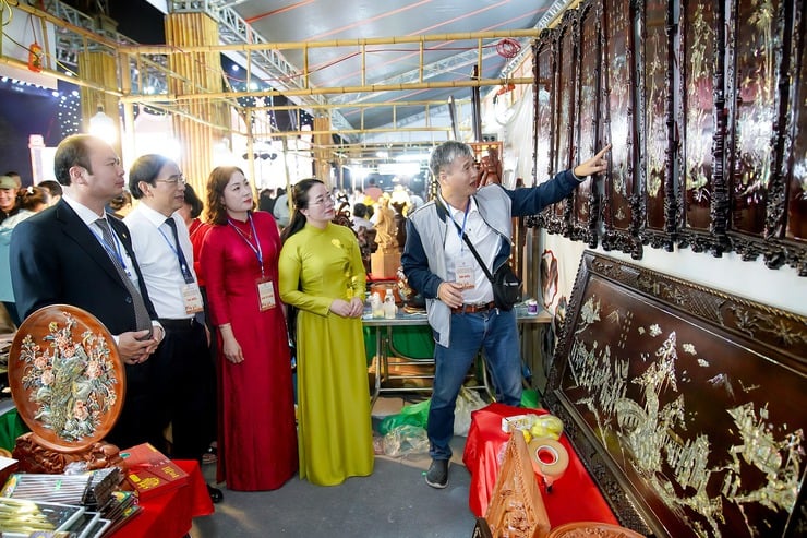 Chuyển đổi số ở xã Chuyên Mỹ: Đưa sản phẩm làng nghề 