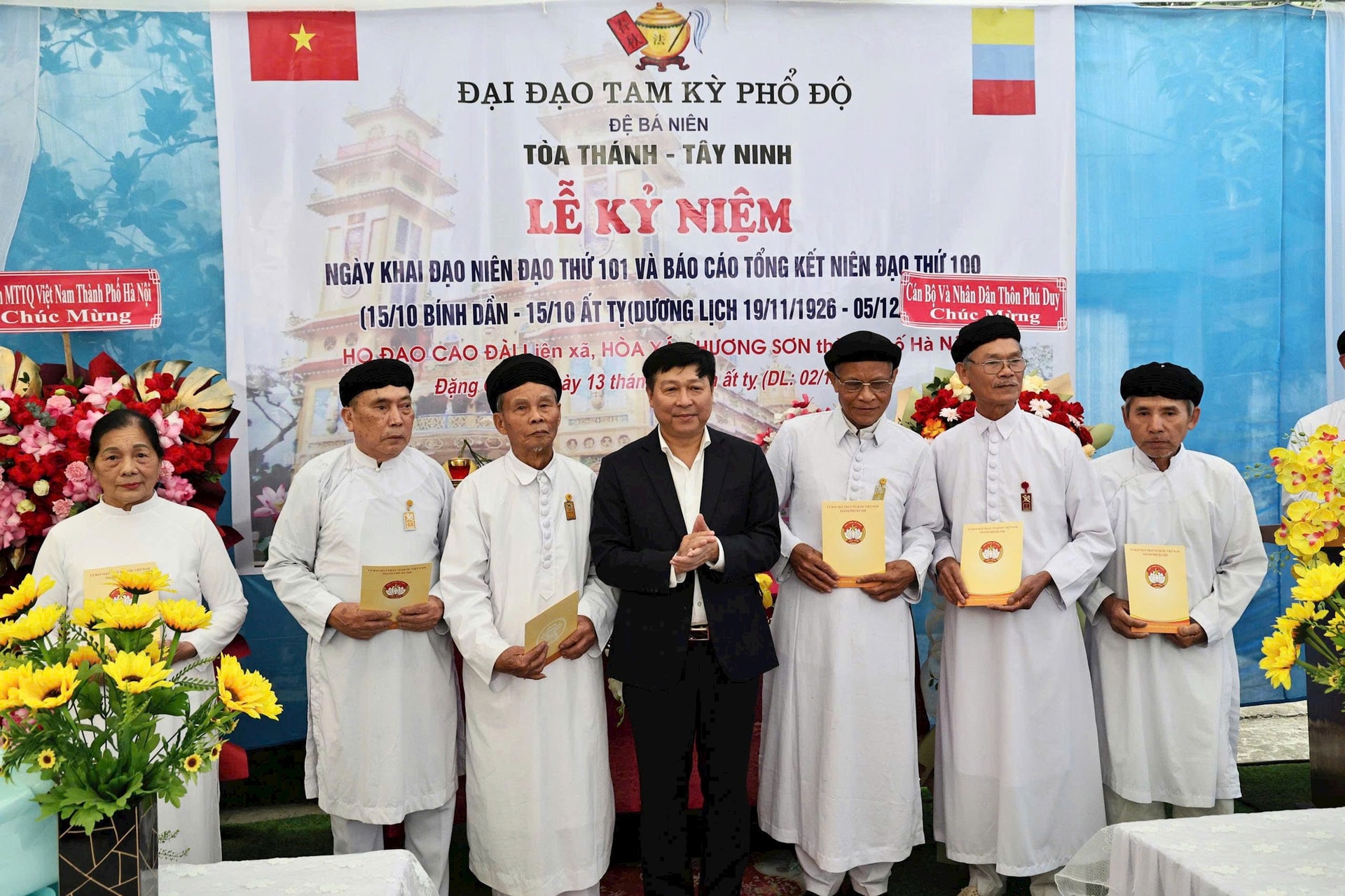 Chủ tịch Ủy ban MTTQ Việt Nam Thành phố Bùi Huyền Mai thăm, chúc mừng Họ đạo Cao Đài Thủ đô- Ảnh 5.