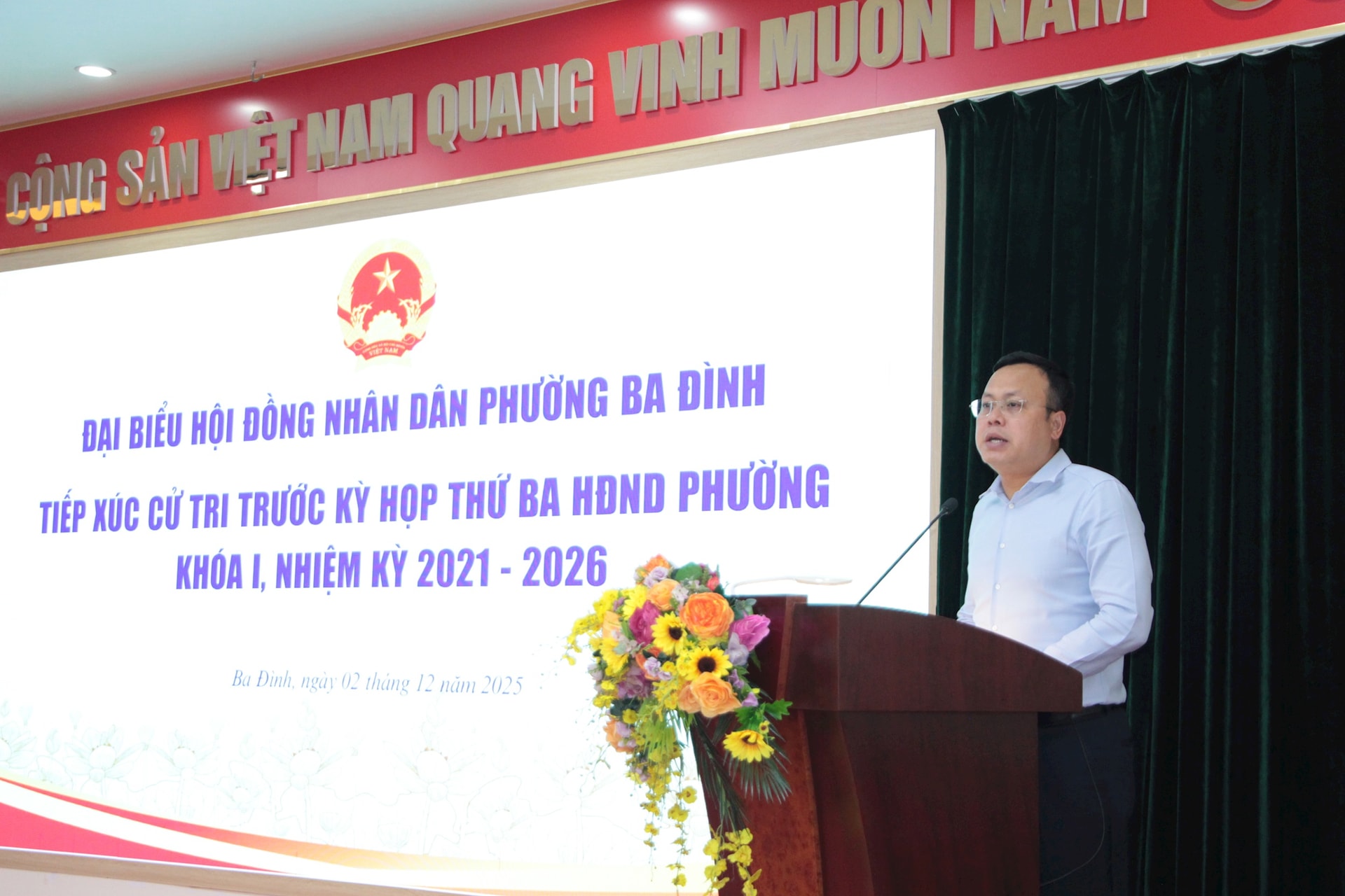 바딘성 유권자들은 도시 질서와 문명에 대한 시범 모델 구역의 효과를 높이 평가했습니다. - 사진 3. Cử tri Ba Đình đánh giá cao hiệu quả việc thí điểm phường kiểu mẫu về trật tự, văn minh đô thị- Ảnh 3.