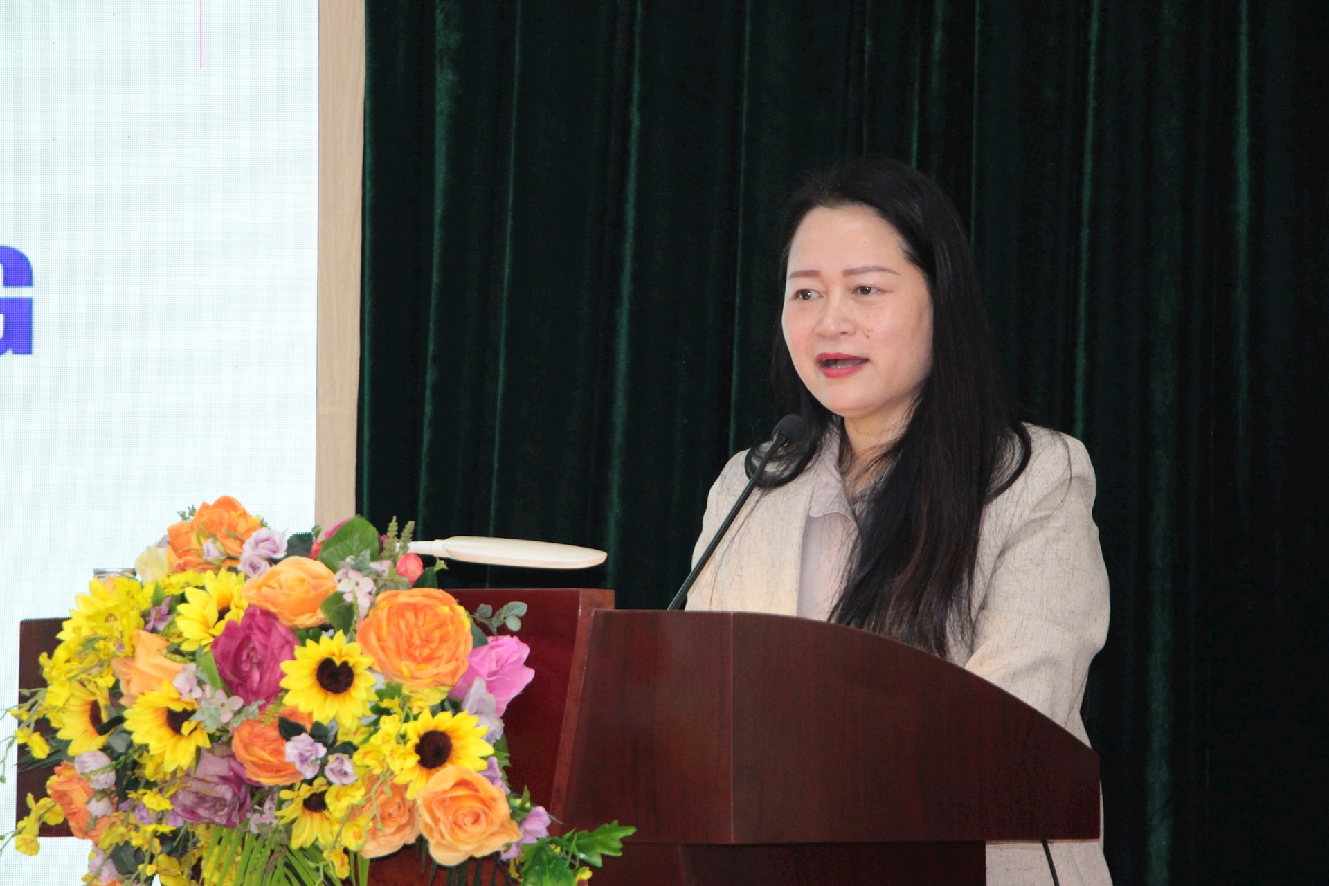 바딘성 유권자들은 도시 질서와 문명에 대한 시범 모델 구역의 효과를 높이 평가했습니다. - 사진 2. Cử tri Ba Đình đánh giá cao hiệu quả việc thí điểm phường kiểu mẫu về trật tự, văn minh đô thị- Ảnh 2.