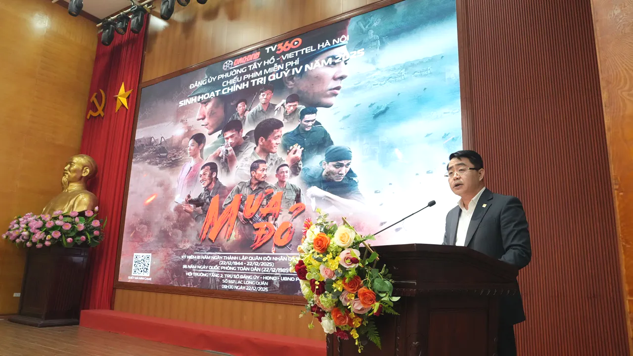 Phường Tây Hồ sinh hoạt chính trị quý IV/2025 qua hình thức xem phim “Mưa đỏ”- Ảnh 2.