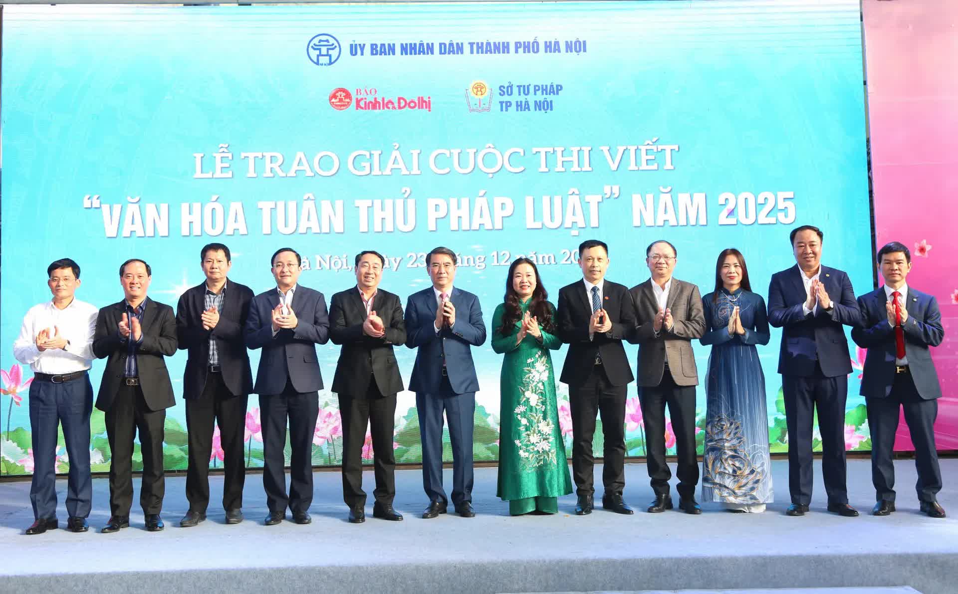 Hà Nội trao giải Cuộc thi viết “Văn hóa tuân thủ pháp luật” năm 2025- Ảnh 9.