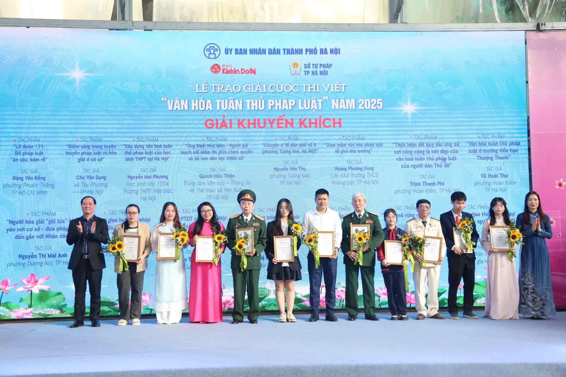Hà Nội trao giải Cuộc thi viết “Văn hóa tuân thủ pháp luật” năm 2025- Ảnh 8.