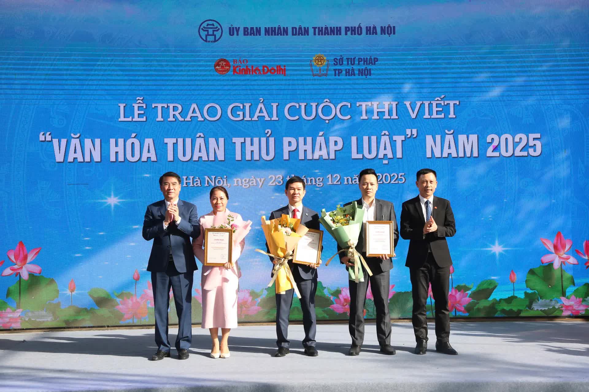 Hà Nội trao giải Cuộc thi viết “Văn hóa tuân thủ pháp luật” năm 2025- Ảnh 2.