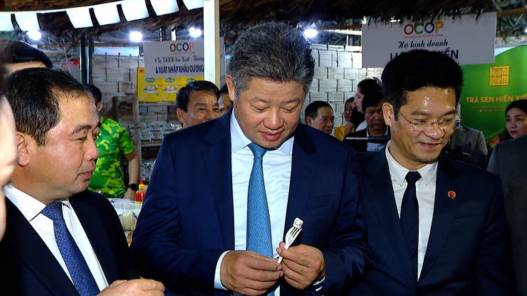 Hanoi opens Vietnam OCOP Festival 2025 celebrating national products and cultural vitality- Ảnh 5.