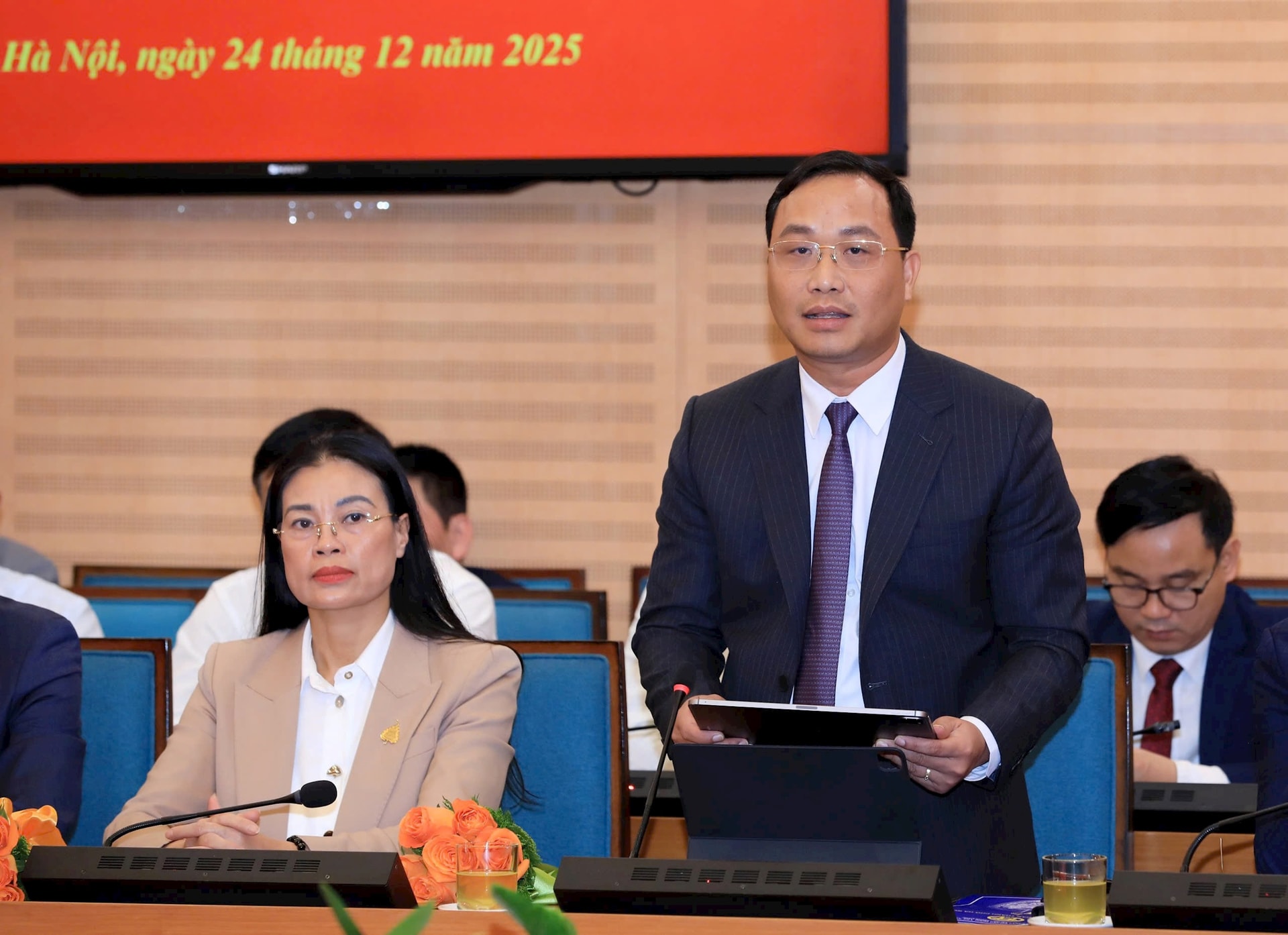 Chủ tịch UBND Thành phố Vũ Đại Thắng trao quyết định bổ nhiệm, điều động 5 lãnh đạo sở, ngành, đơn vị- Ảnh 4.