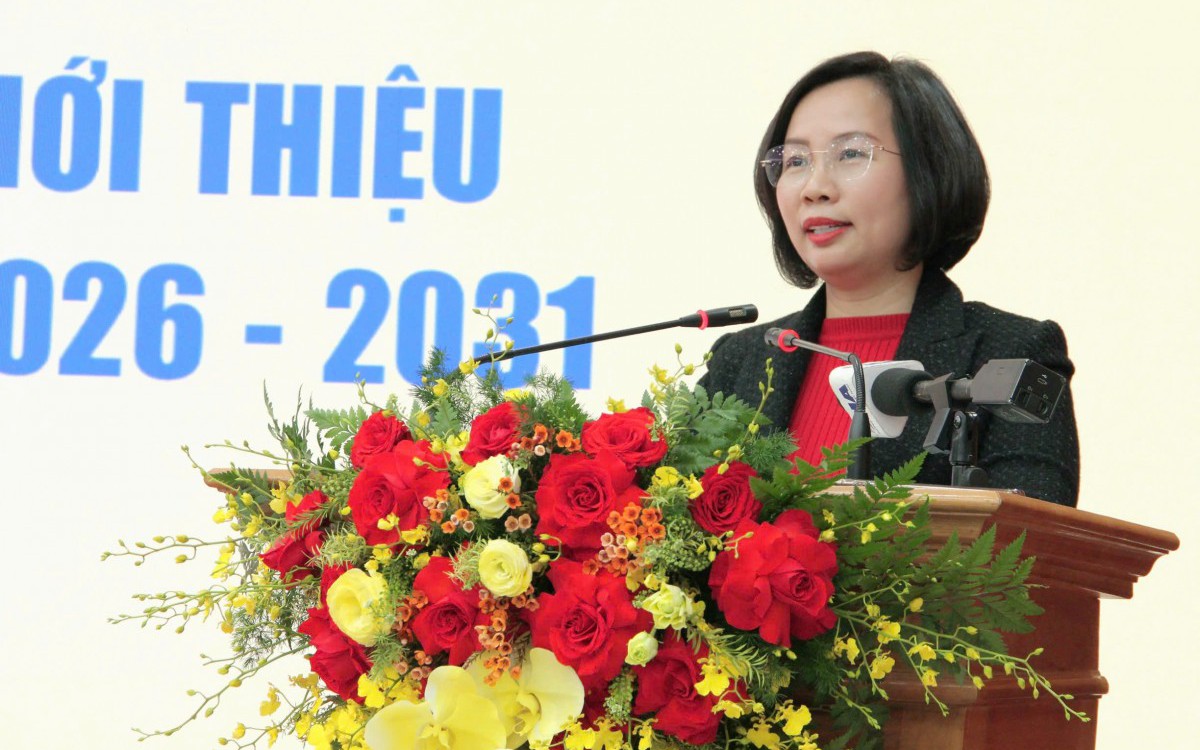 Chủ tịch Ủy ban MTTQ Việt Nam Thành phố, Ủy viên Ban Chỉ đạo bầu cử, Phó Chủ tịch Ủy ban bầu cử thành phố Hà Nội Bùi Huyền Mai phát biểu tại Hội nghị.