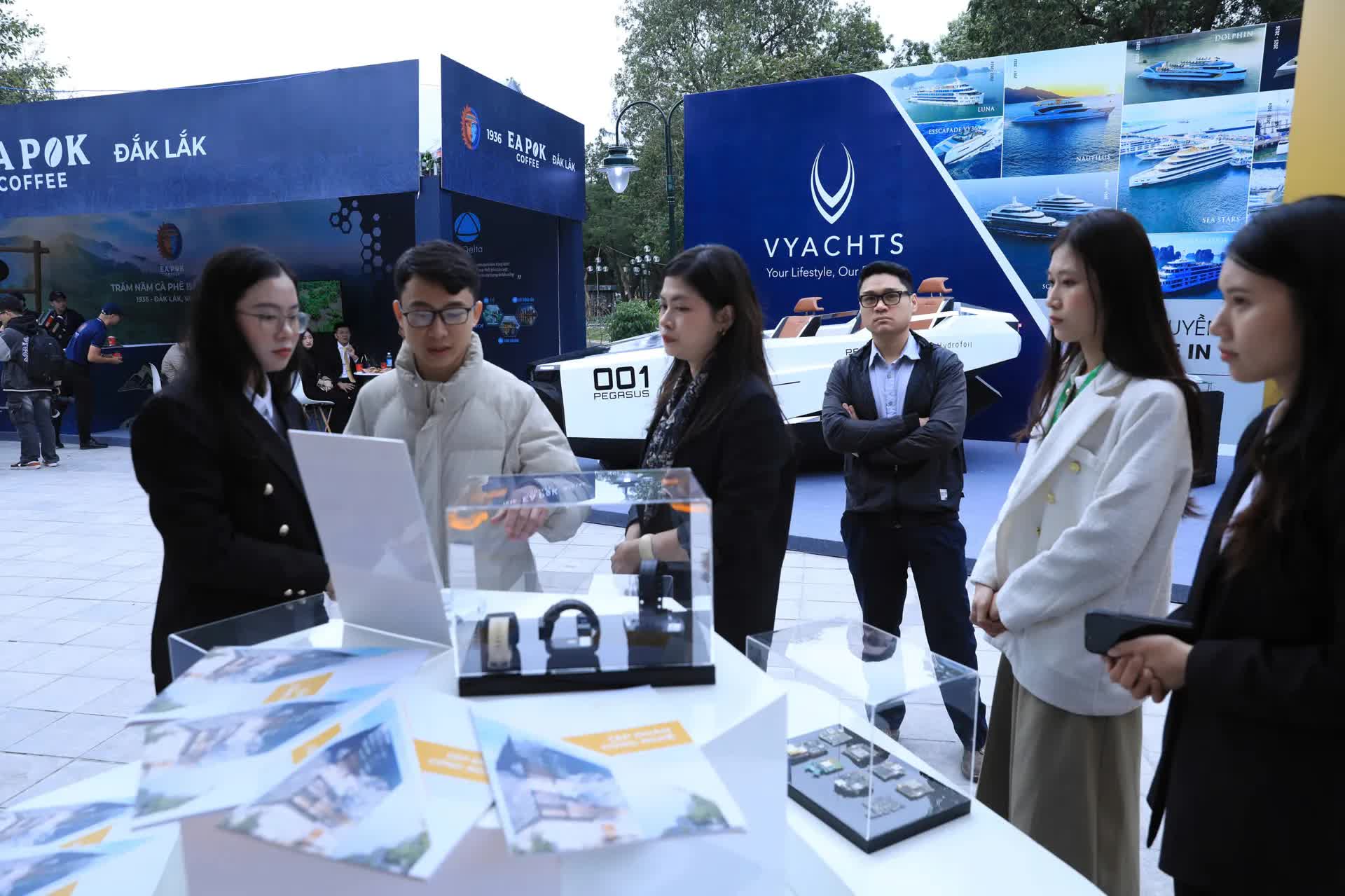 Bí thư Thành ủy Nguyễn Duy Ngọc tham quan không gian Triển lãm Mạng lưới đổi mới sáng tạo Hà Nội- Ảnh 10.