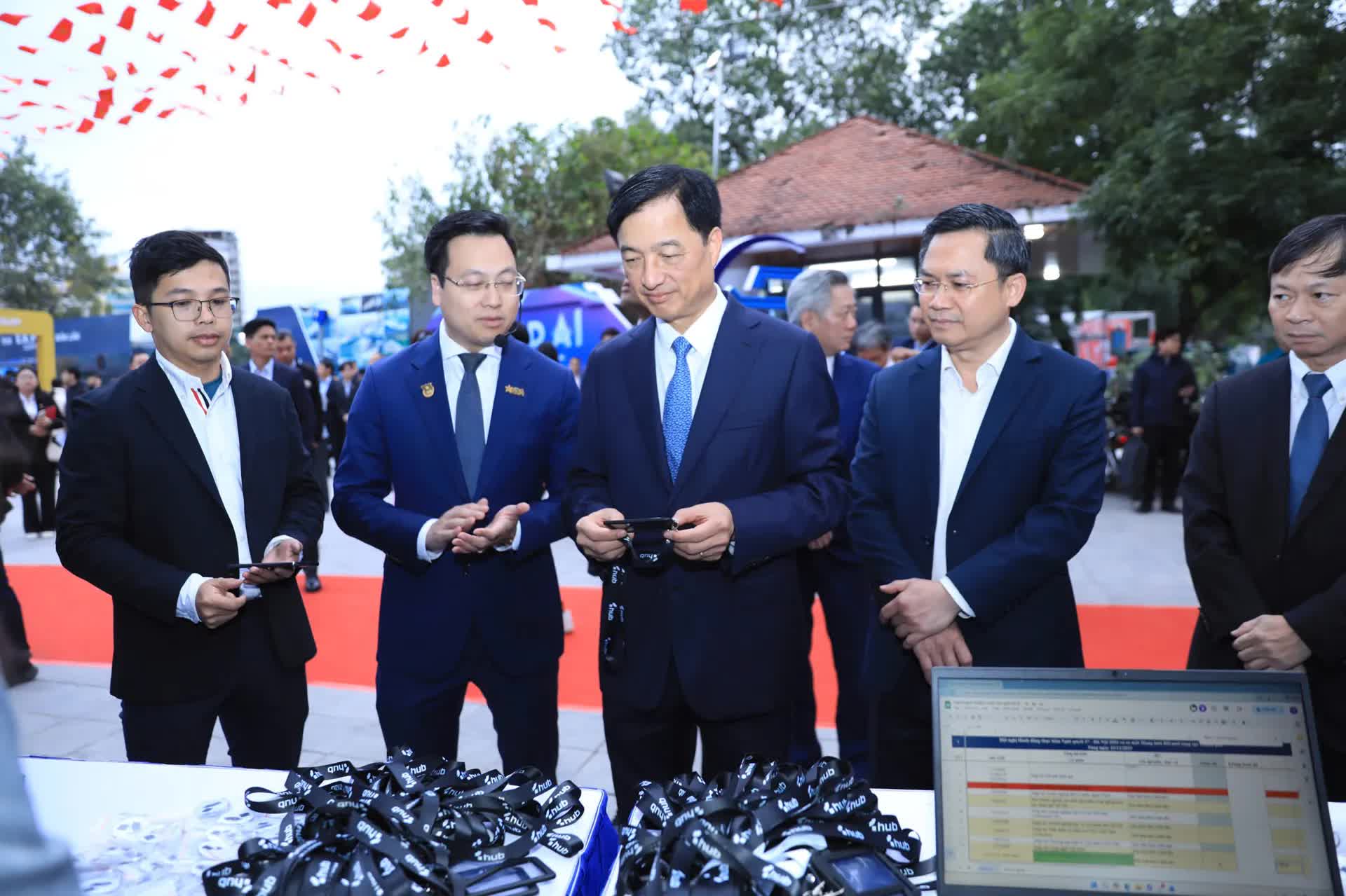 Bí thư Thành ủy Nguyễn Duy Ngọc tham quan không gian Triển lãm Mạng lưới đổi mới sáng tạo Hà Nội- Ảnh 4.