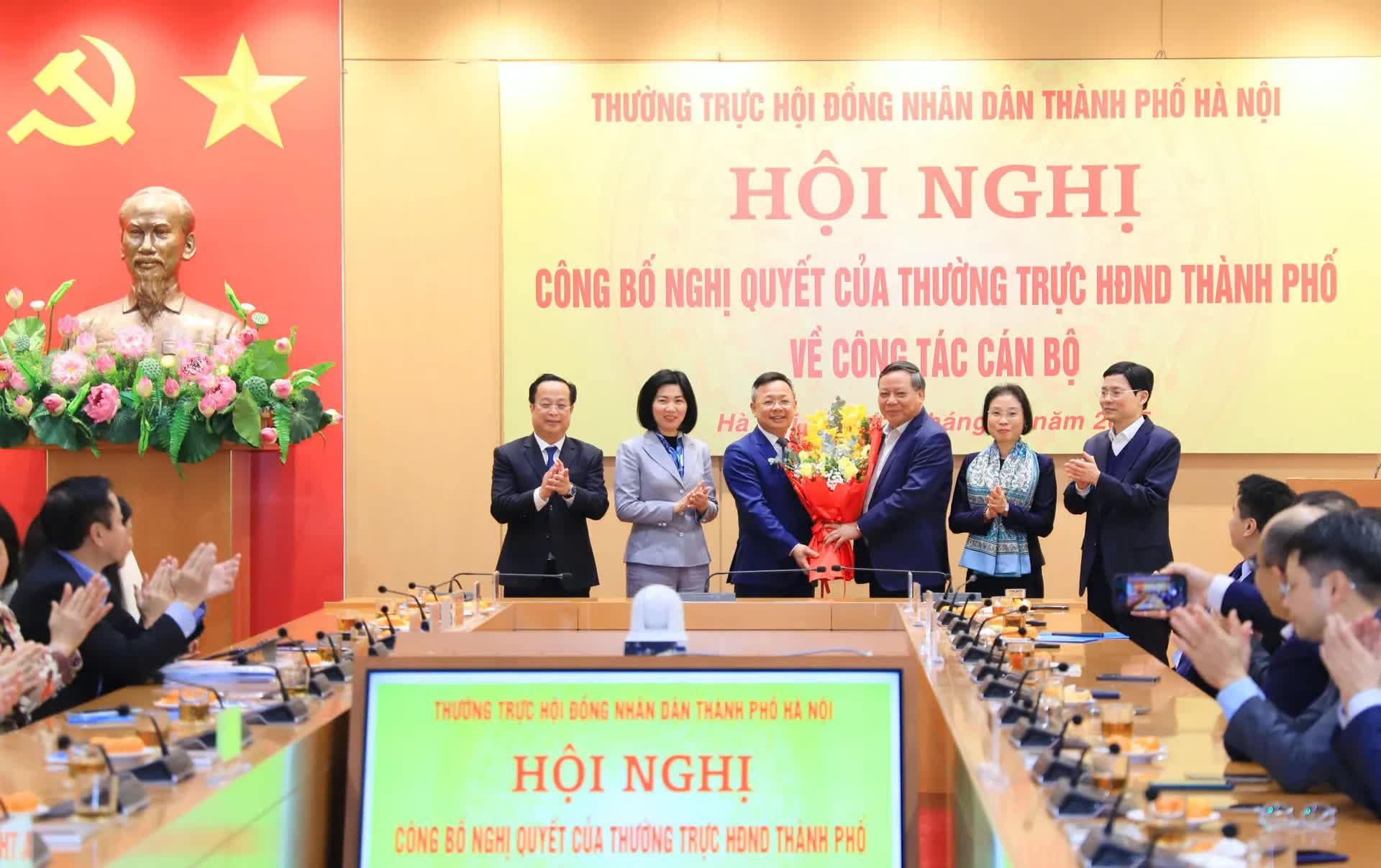 Đồng chí Trần Thanh Hà được bổ nhiệm giữ chức Chánh Văn phòng Đoàn đại biểu Quốc hội và HĐND thành phố Hà Nội- Ảnh 2.