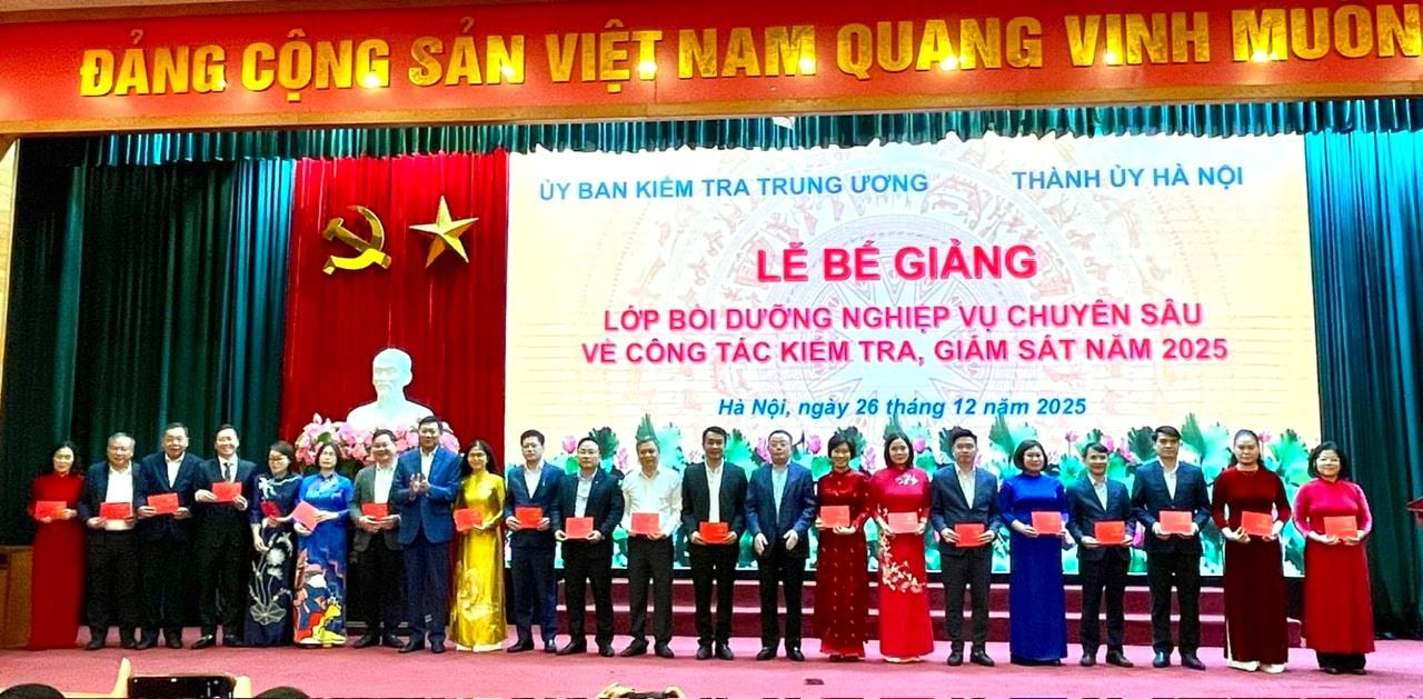 Bế giảng lớp bồi dưỡng nghiệp vụ kiểm tra, giám sát- Ảnh 2.