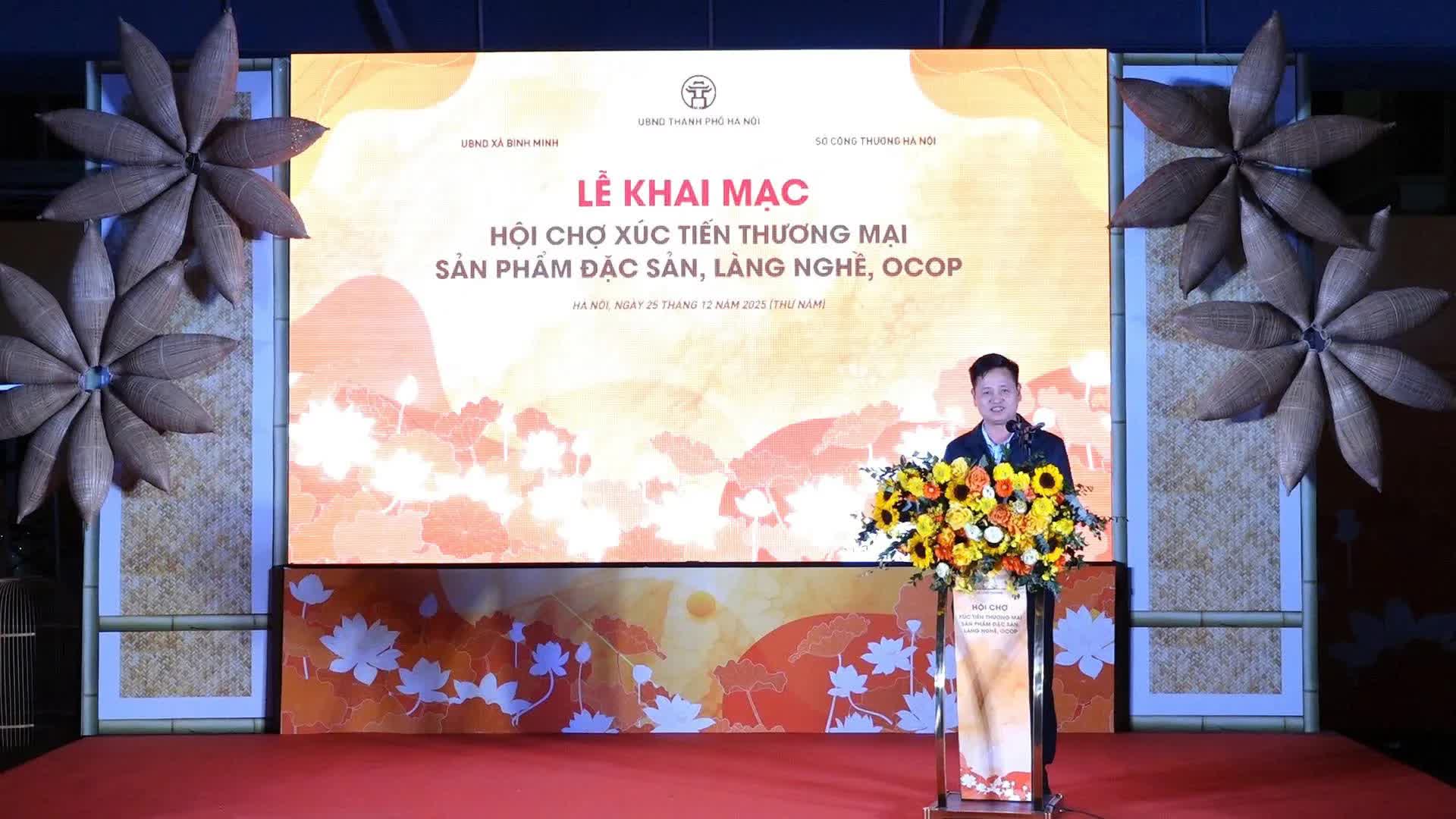 Khai mạc Hội chợ xúc tiến thương mại sản phẩm đặc sản, làng nghề, OCOP- Ảnh 4.