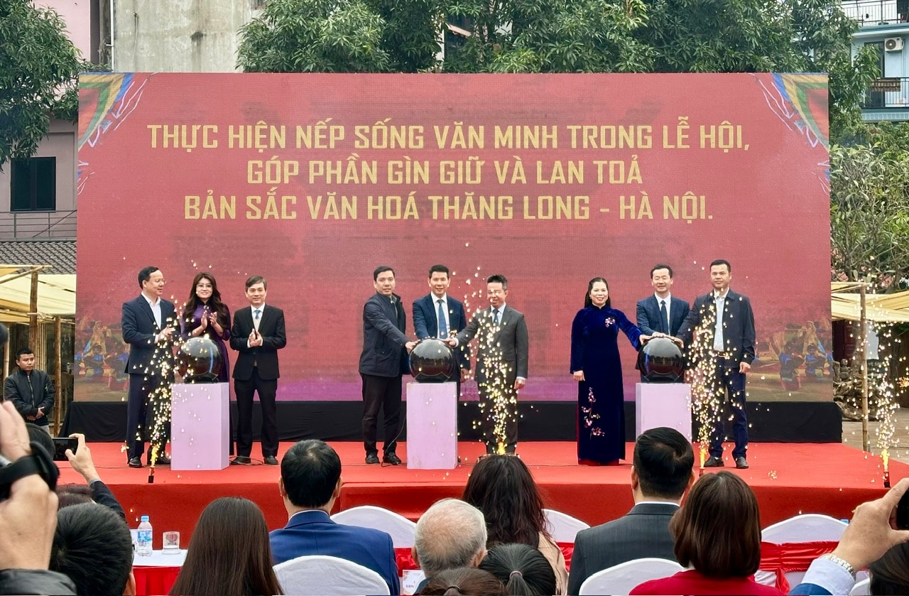 Hà Nội phát động thực hiện “Bộ tiêu chí về môi trường văn hóa trong lễ hội truyền thống”- Ảnh 1.