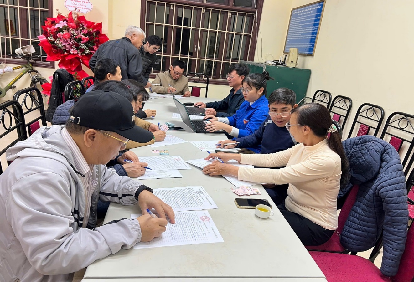 Đoàn thanh niên phường Phú Thượng hỗ trợ làm sạch dữ liệu hệ thống chính trị và rà soát dữ liệu phương tiện, giấy phép lái xe- Ảnh 2.