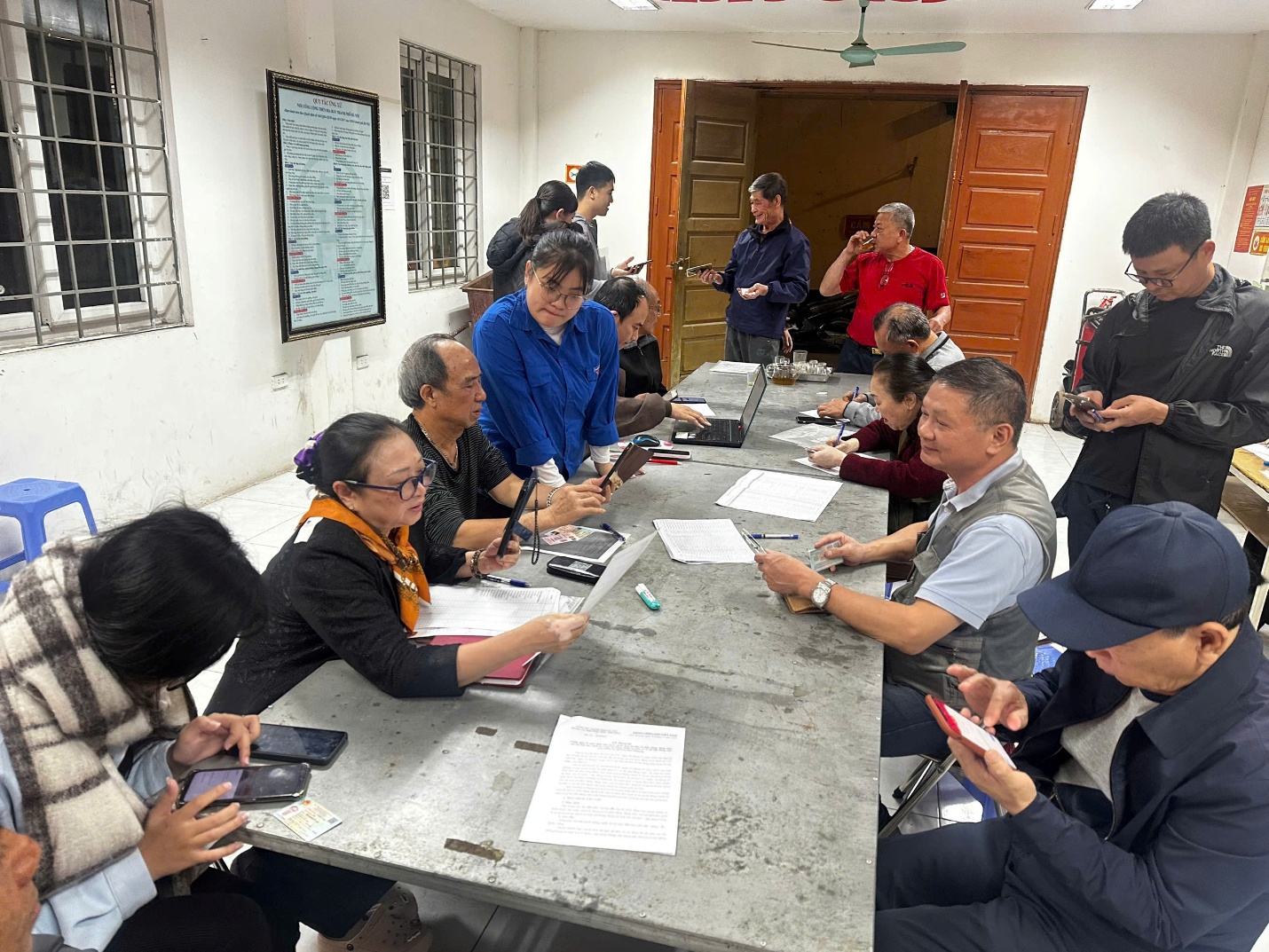 Đoàn thanh niên phường Phú Thượng hỗ trợ làm sạch dữ liệu hệ thống chính trị và rà soát dữ liệu phương tiện, giấy phép lái xe- Ảnh 3.