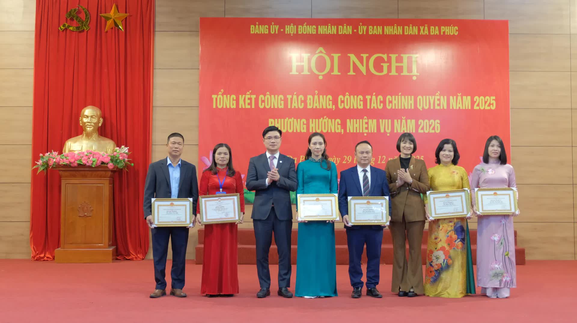 Đa Phúc: Quyết liệt trong điều hành để cán mốc tăng trưởng kinh tế 9,4%- Ảnh 4.