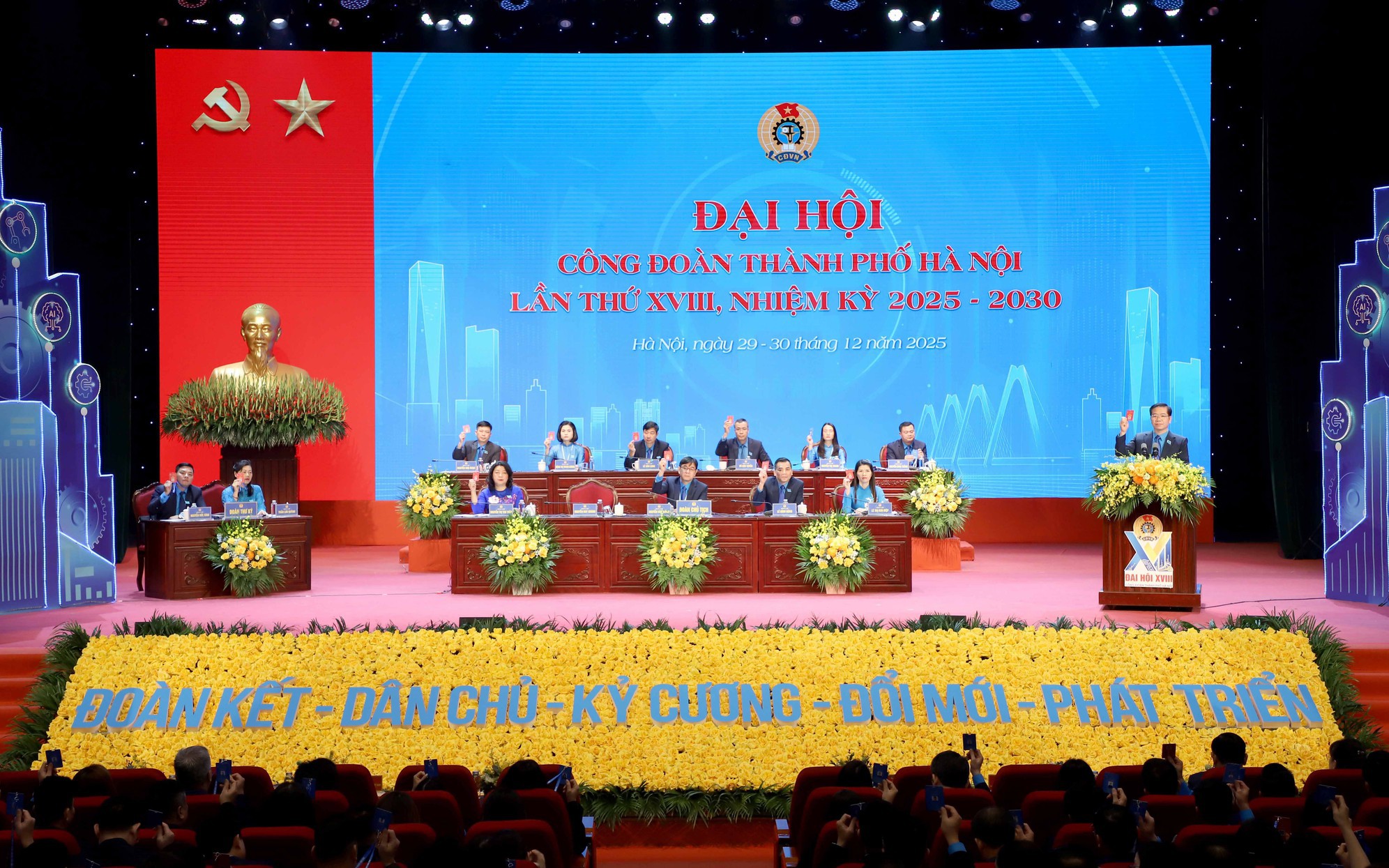 Đại hội biểu quyết thông qua Quy chế làm việc của Đại hội.