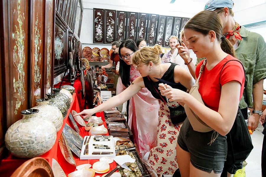 Chuyển đổi số ở xã Chuyên Mỹ: Đưa sản phẩm làng nghề 