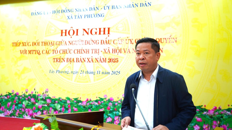 A person standing at a podium  AI-generated content may be incorrect.