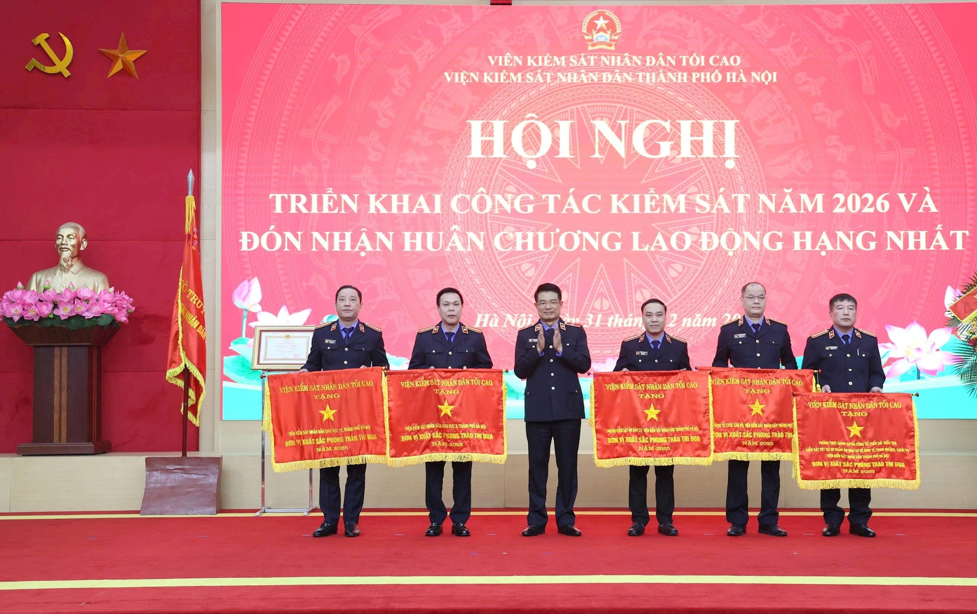 Hanoi People's Procuracy awarded first-class labor order- Ảnh 4.
