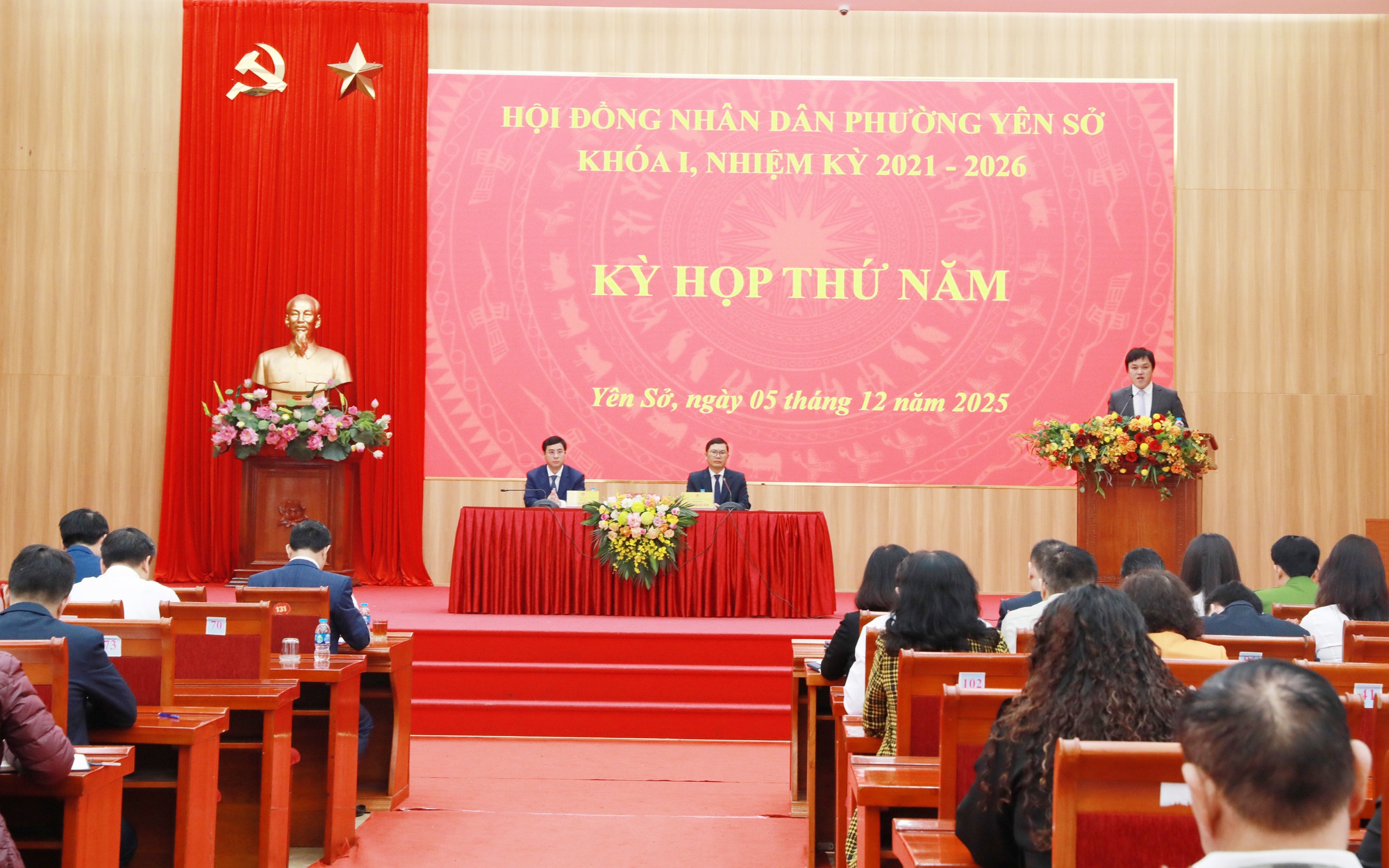 Các đại biểu dự kỳ họp thứ năm, HĐND phường Yên Sở khóa I