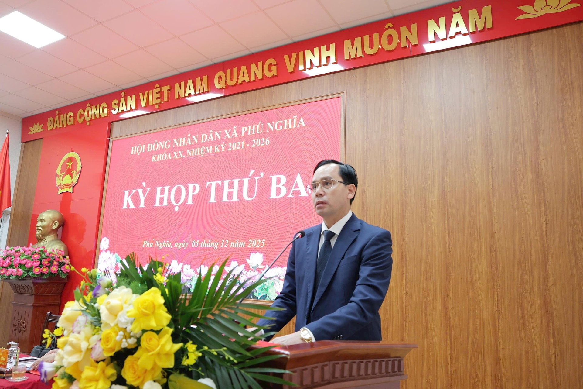 Народный совет коммуны Фу Нгиа обсудил, рассмотрел и одобрил 5 важных резолюций - Фото 2. HĐND xã Phú Nghĩa thảo luận, xem xét, thông qua 5 nghị quyết quan trọng- Ảnh 2.