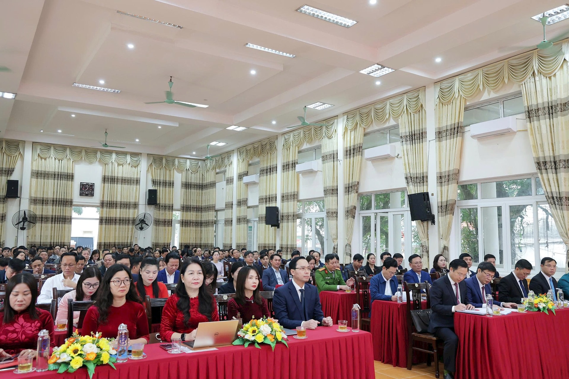 Народный совет коммуны Фу Нгиа обсудил, рассмотрел и одобрил 5 важных резолюций - Фото 4. HĐND xã Phú Nghĩa thảo luận, xem xét, thông qua 5 nghị quyết quan trọng- Ảnh 4.