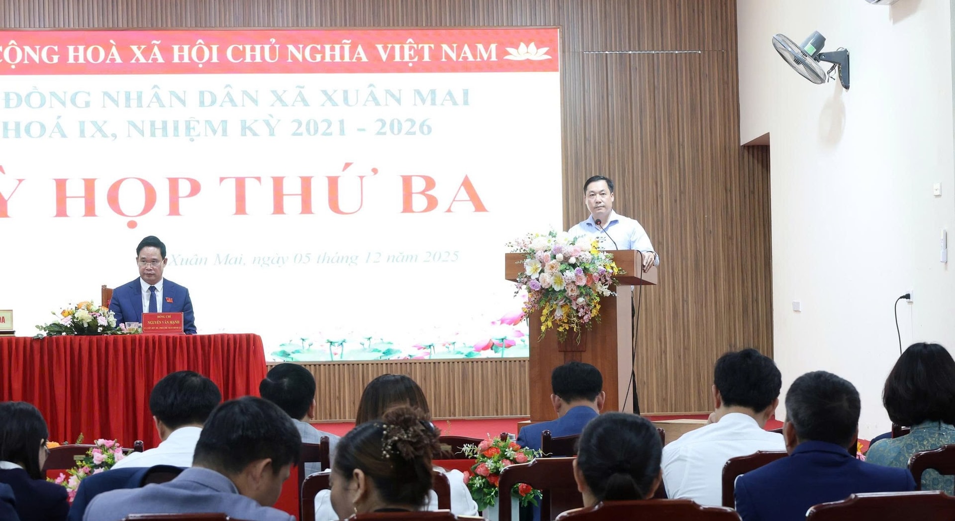 ສະພາປະຊາຊົນຕາແສງ ຊວນມາຍ ໄດ້ຜ່ານມະຕິສຳຄັນຫລາຍຢ່າງ - ຮູບທີ 2. HĐND xã Xuân Mai thông qua nhiều nghị quyết quan trọng- Ảnh 2.