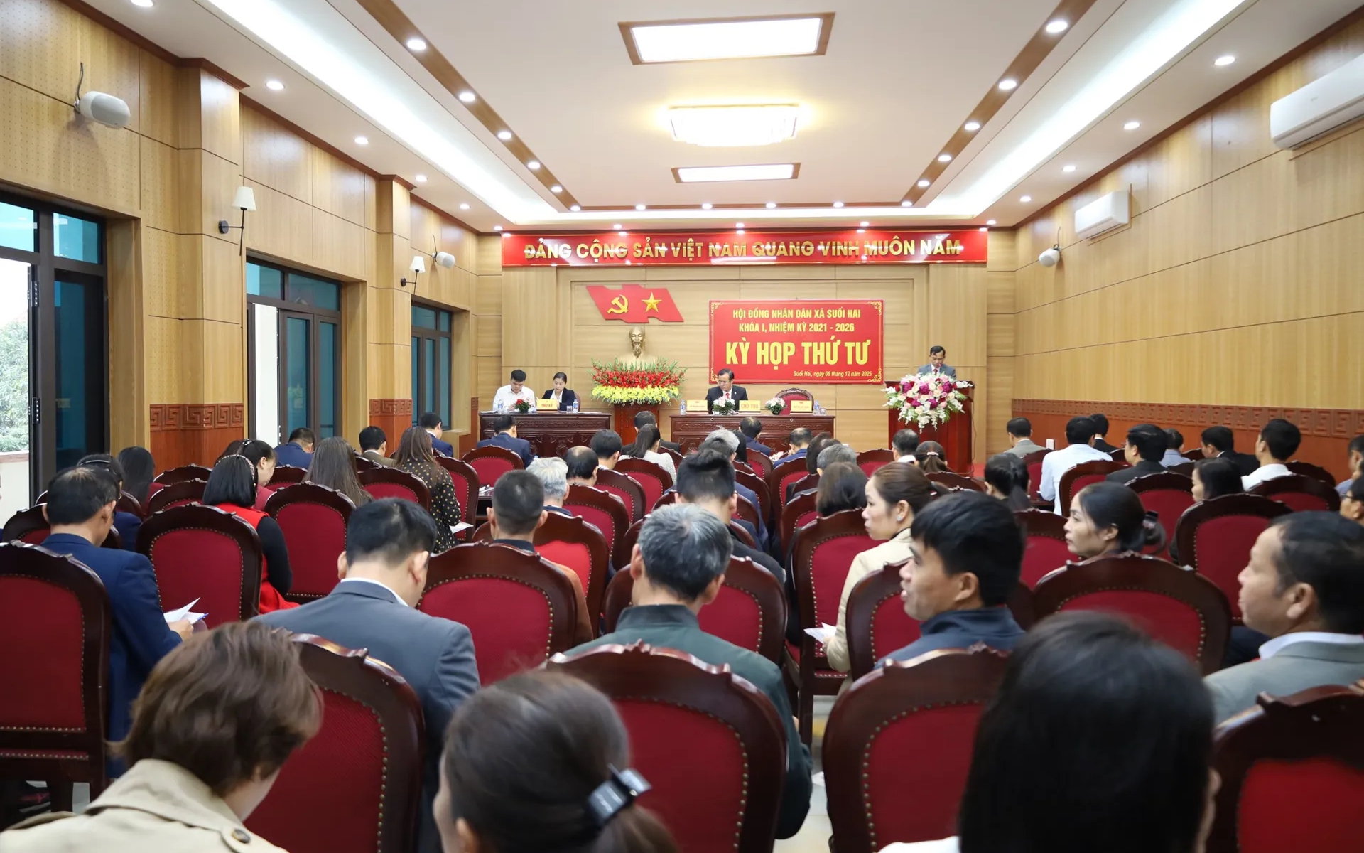 Visão da reunião Quang cảnh kỳ họp