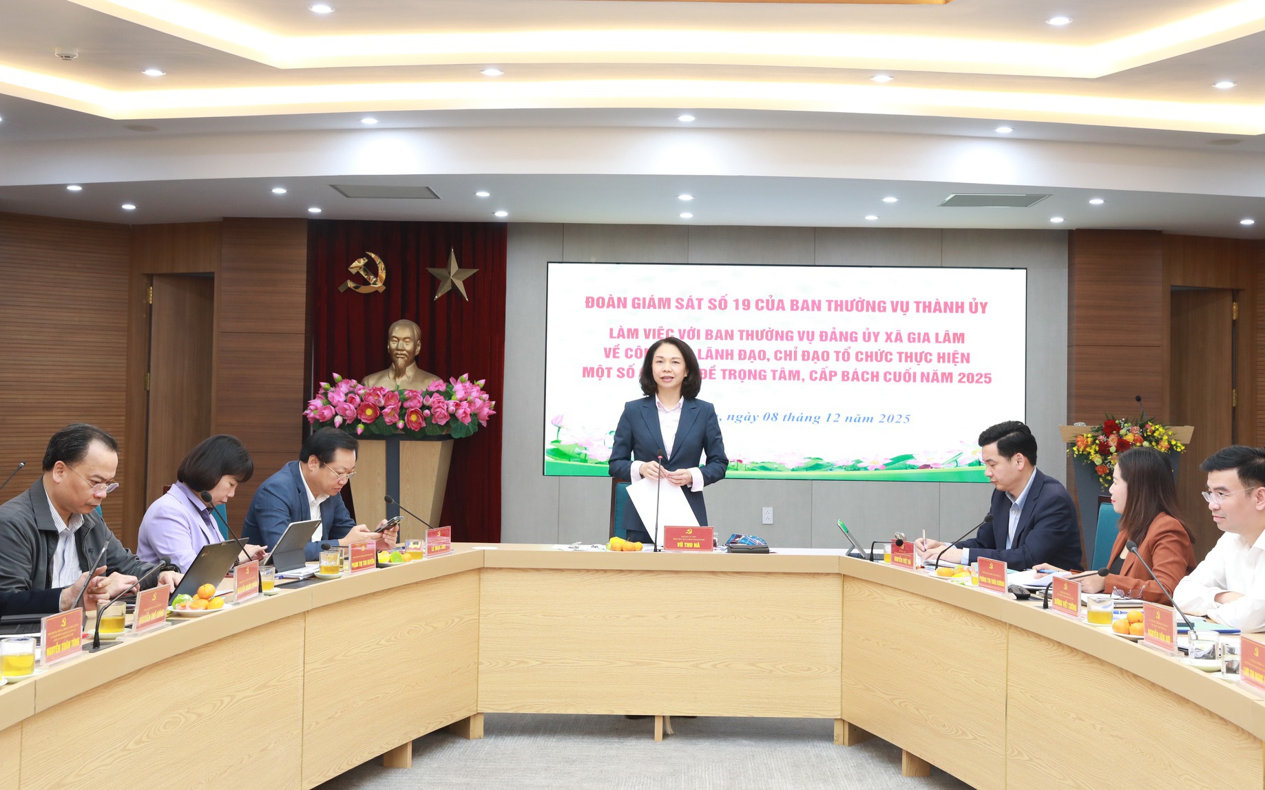 Đoàn giám sát số 19 của Ban Thường vụ Thành ủy làm việc tại Đảng ủy xã Gia Lâm