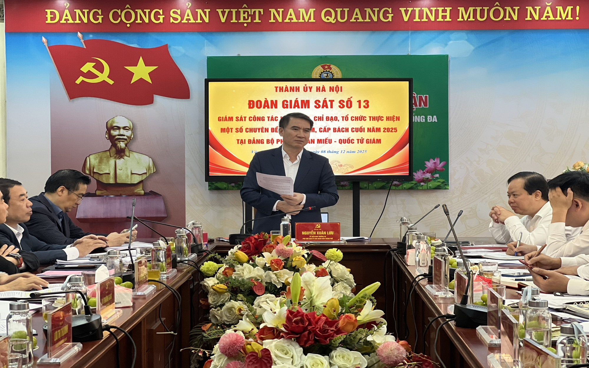 Quang cảnh buổi làm việc.