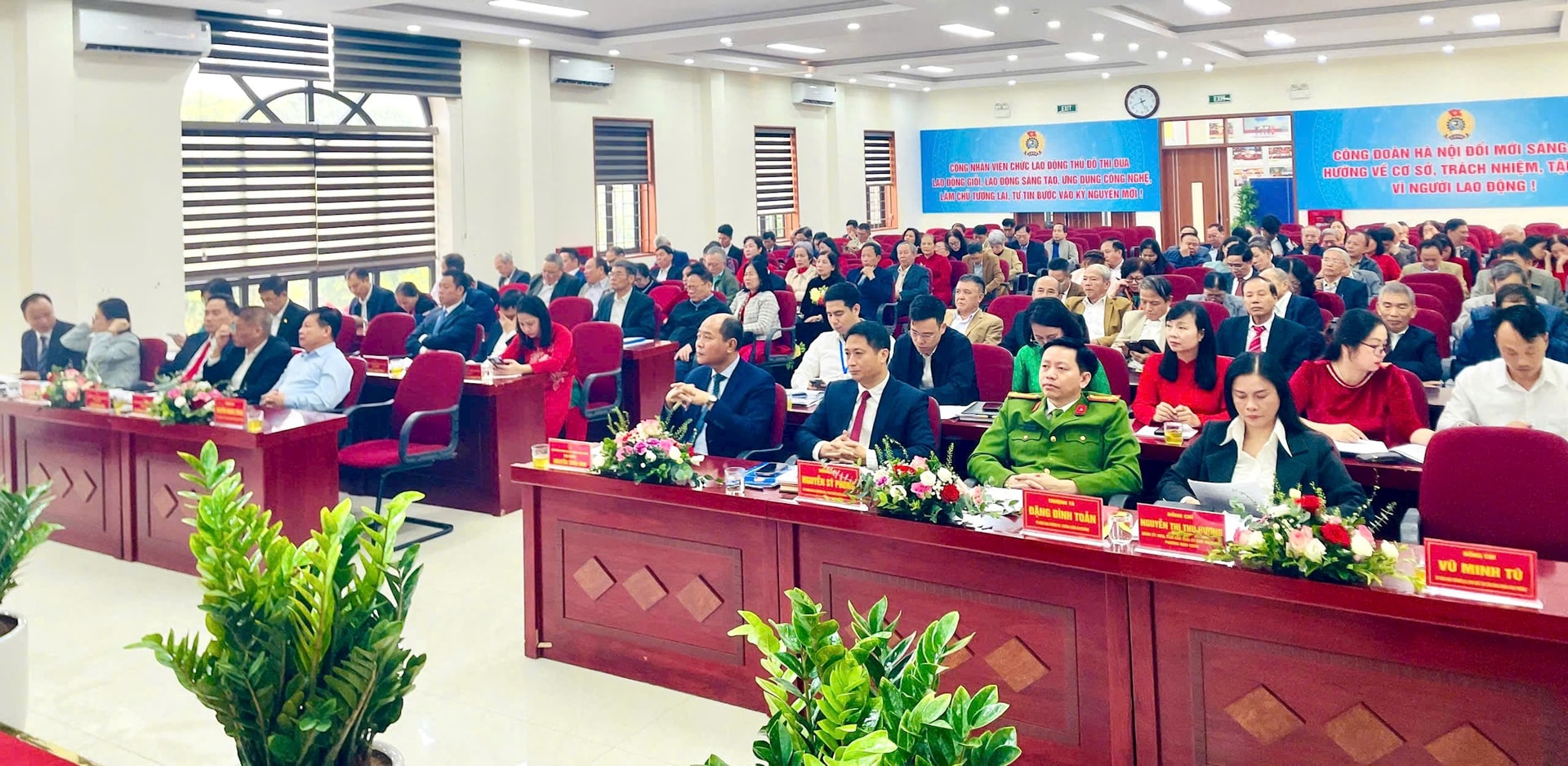 Dinh Cong Ward:経済発展を促進するためのソリューションの同期展開 - 写真 1。 Phường Định Công: Triển khai đồng bộ các giải pháp thúc đẩy phát triển kinh tế- Ảnh 1.